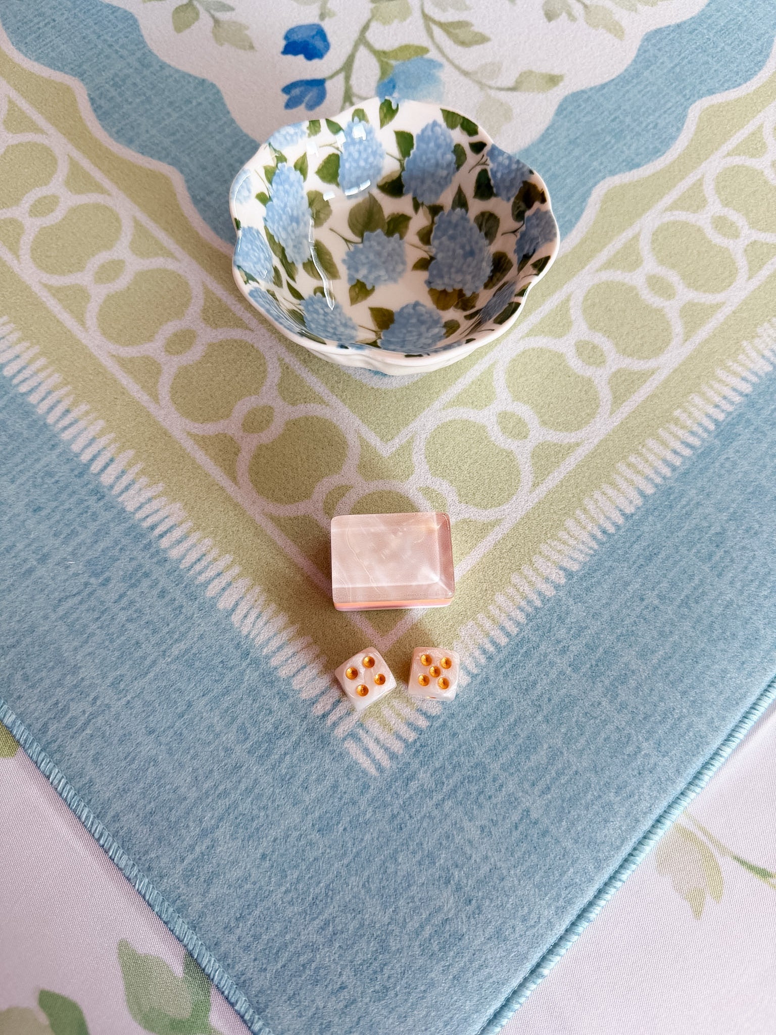Duchess Pearlescent Mini Mahjong Dice - The Pink Pineapple 850