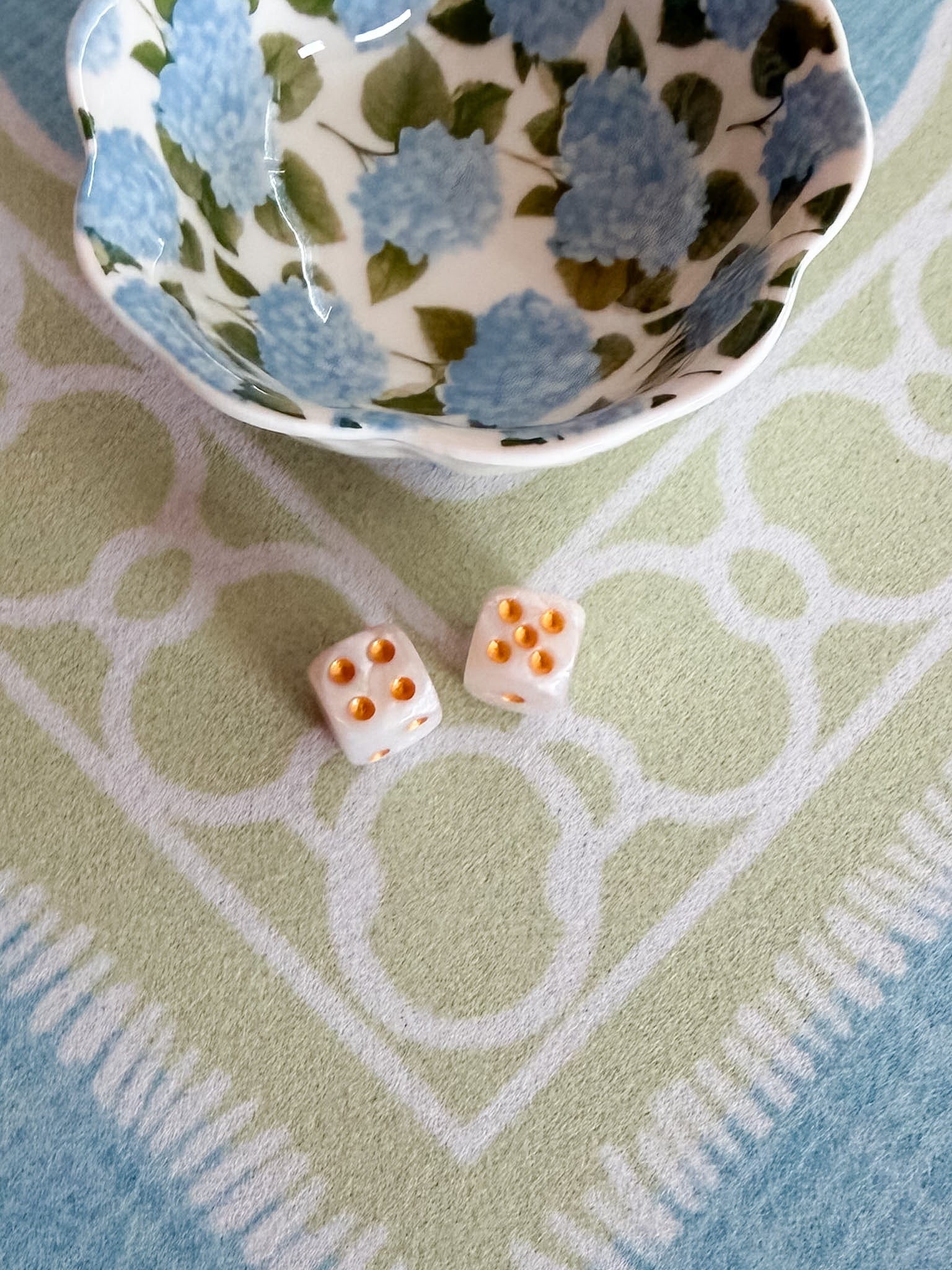 Duchess Pearlescent Mini Mahjong Dice - The Pink Pineapple 850