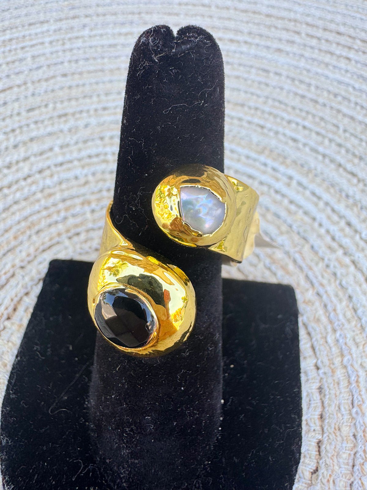 [Easton Elle] Black Onyx Pearl Curl Ring - The Pink Pineapple 850