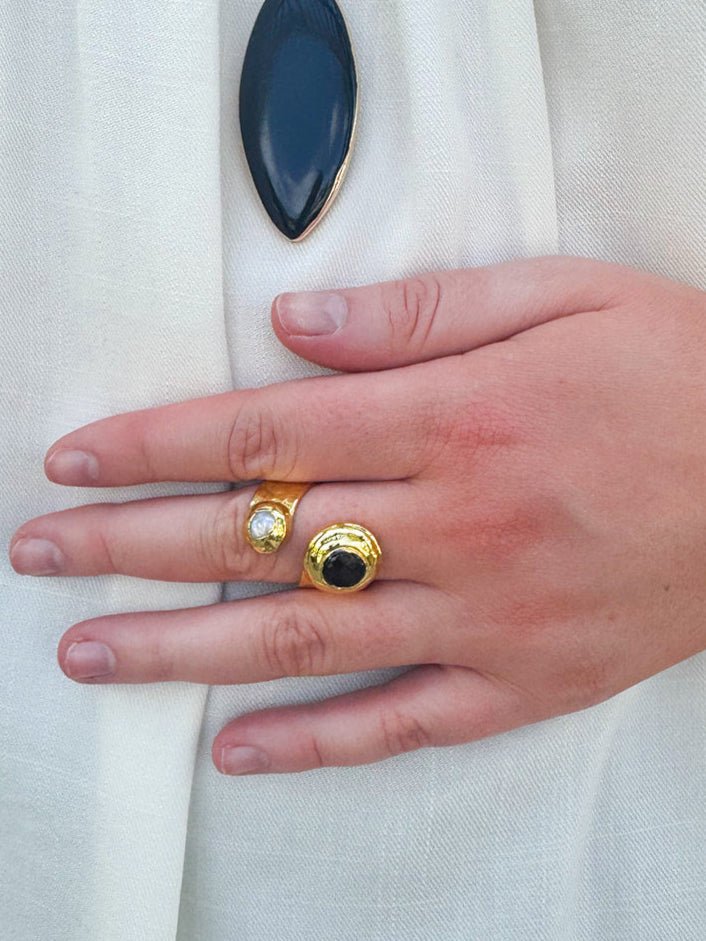 [Easton Elle] Black Onyx Pearl Curl Ring - The Pink Pineapple 850