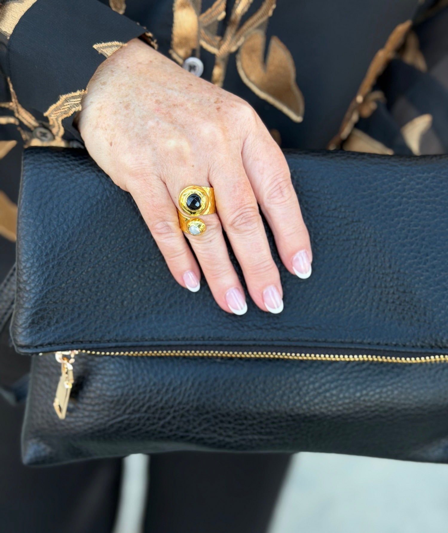 [Easton Elle] Black Onyx Pearl Curl Ring - The Pink Pineapple 850