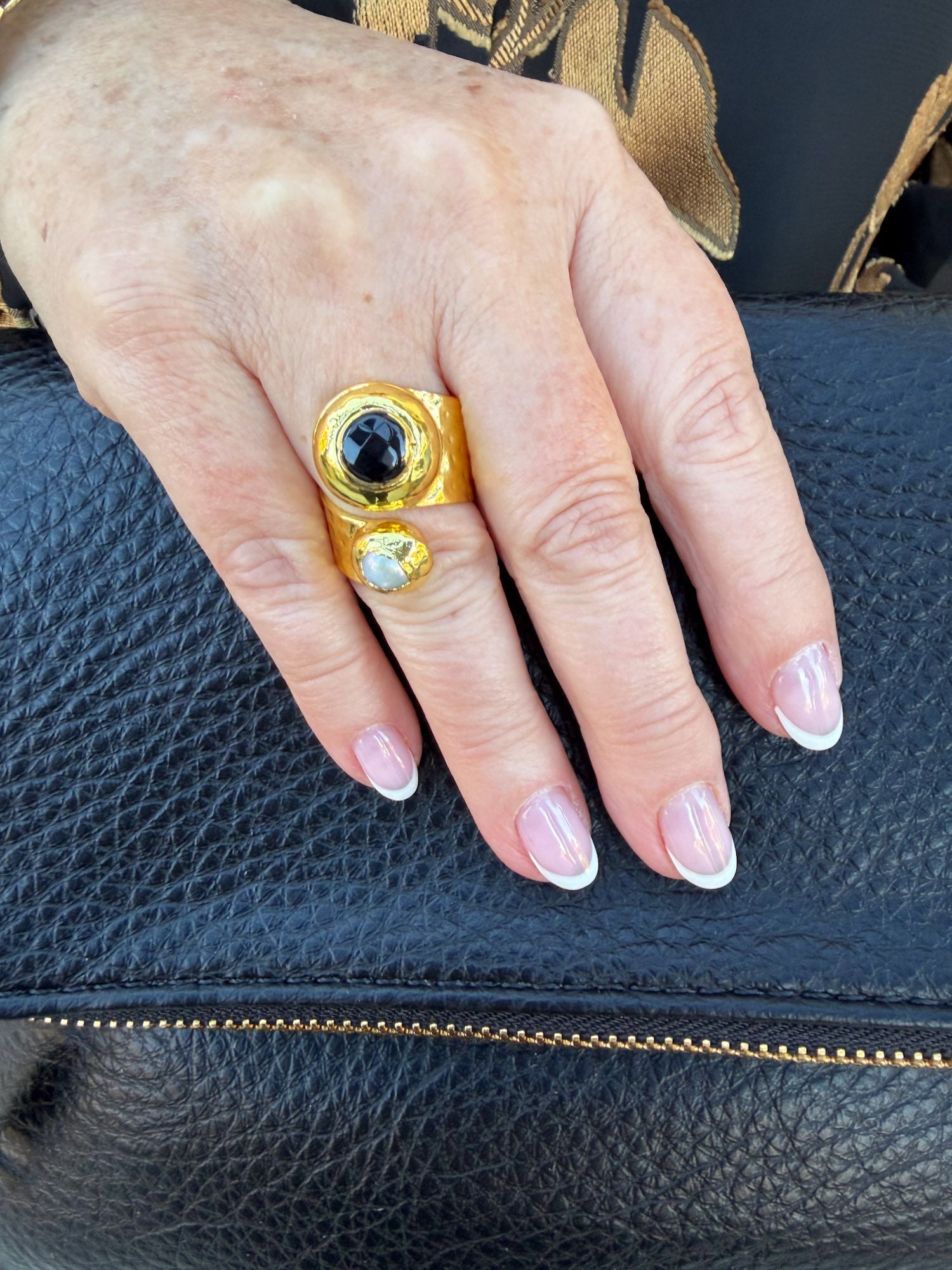 [Easton Elle] Black Onyx Pearl Curl Ring - The Pink Pineapple 850