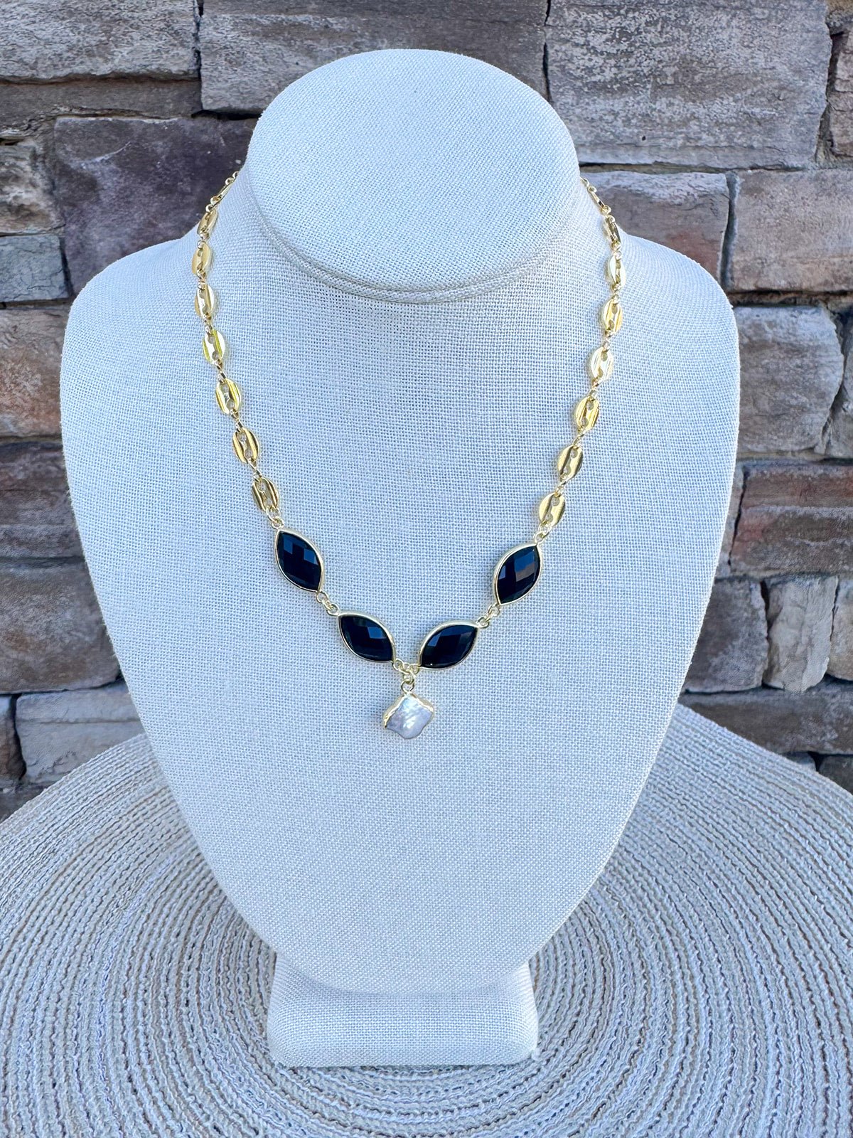 [Easton Elle] Clover Pearl Necklace – Black - The Pink Pineapple 850