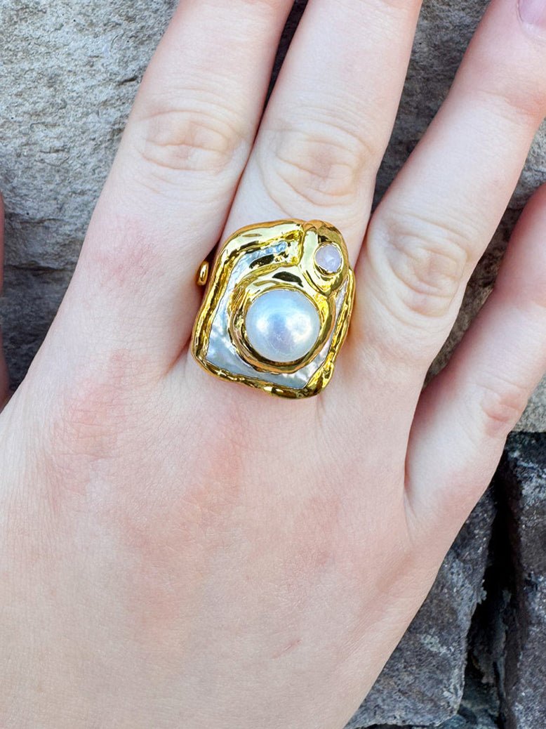 [Easton Elle] Orca Pearl Ring - The Pink Pineapple 850