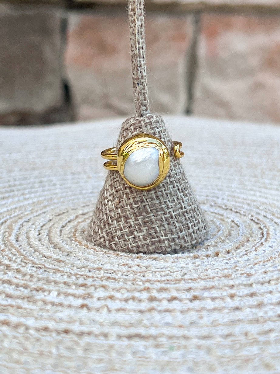 [Easton Elle] Single Round Pearl Ring - The Pink Pineapple 850