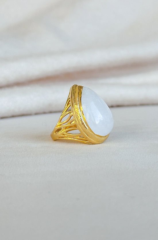 [Easton Elle] Tear Drop Ring in Clear Crystal - The Pink Pineapple 850