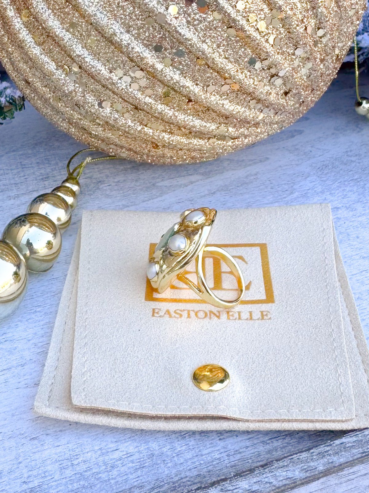 [Easton Elle] The Globe Green Ring - The Pink Pineapple 850