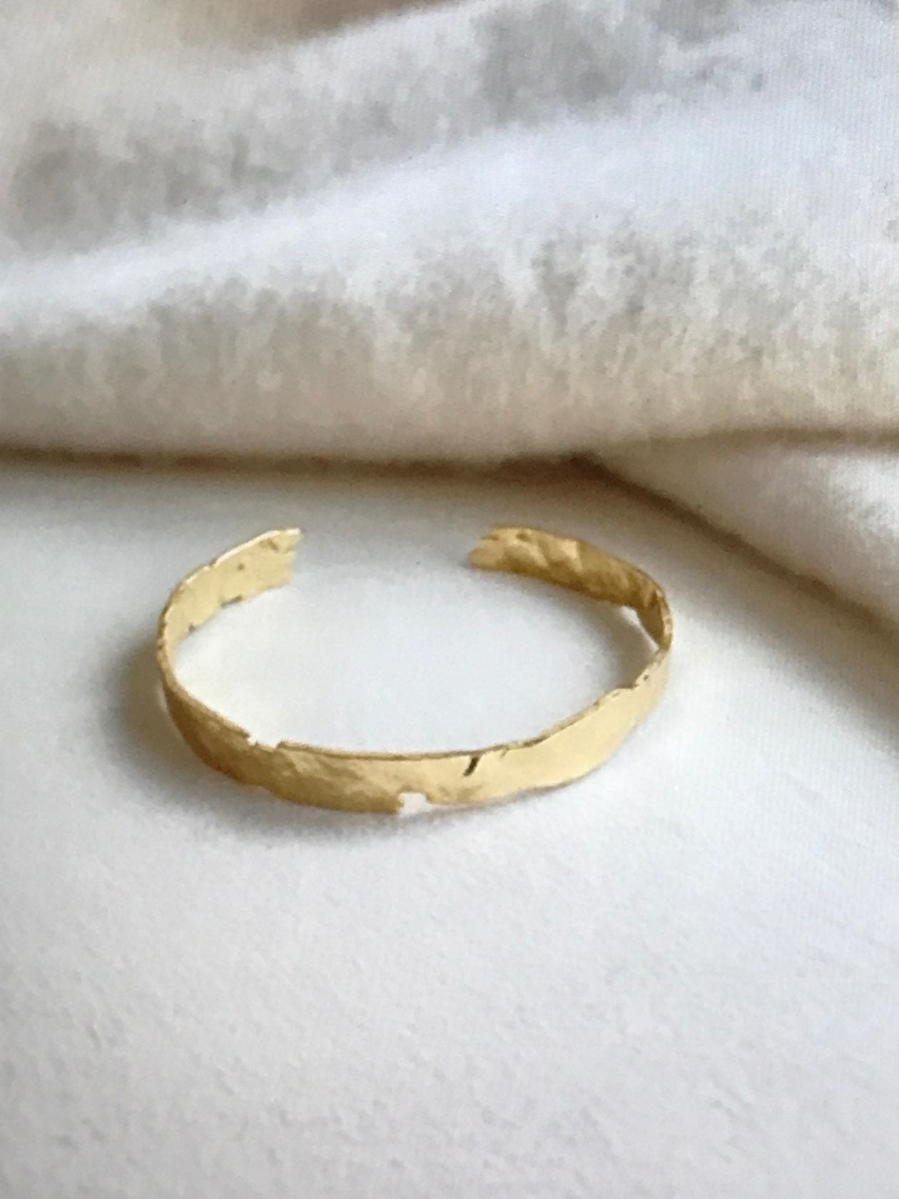 [Easton Elle] Thin Plated Cuff Bracelet - The Pink Pineapple 850