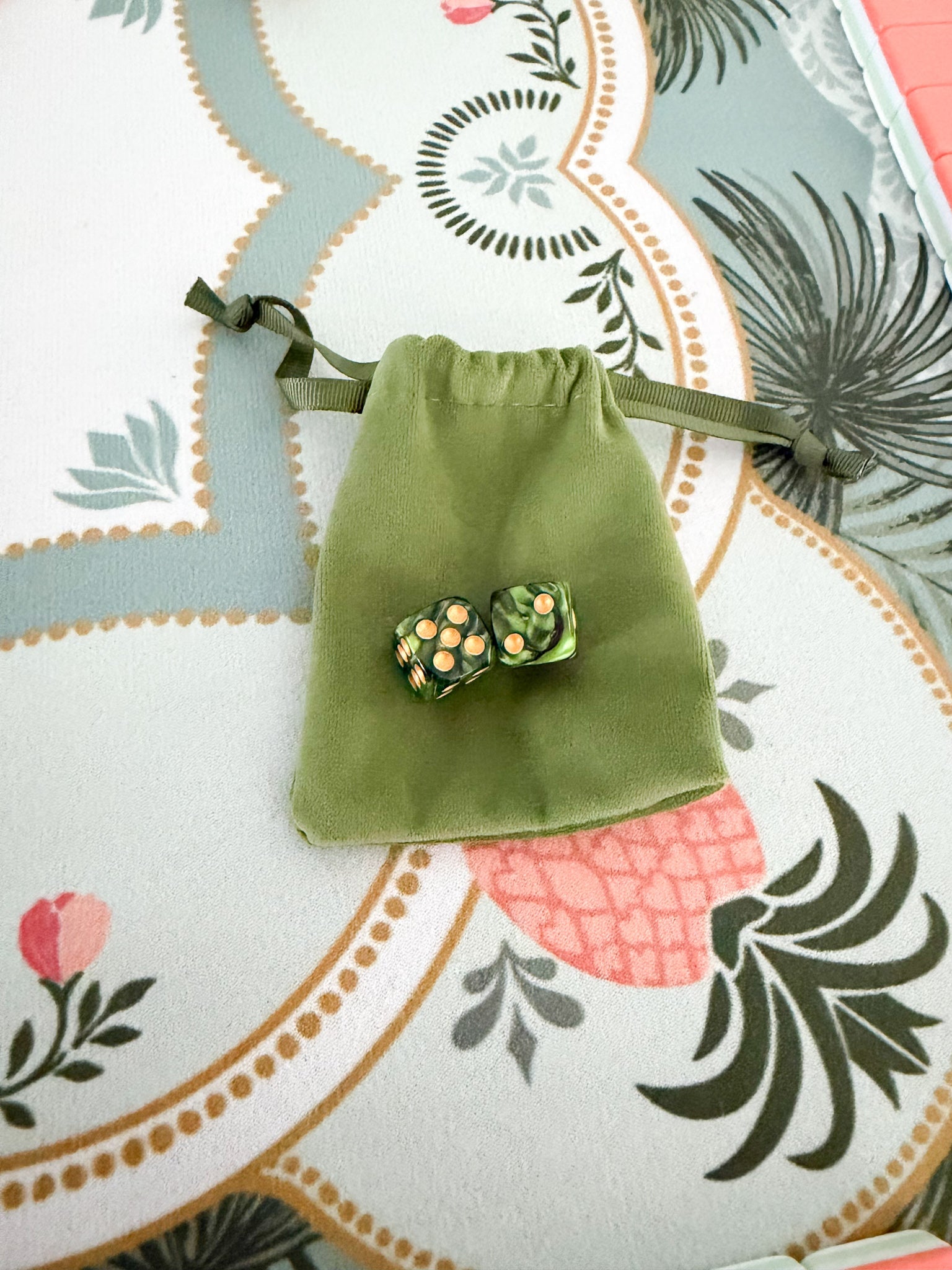 Empress Forest Mahjong Dice - The Pink Pineapple 850