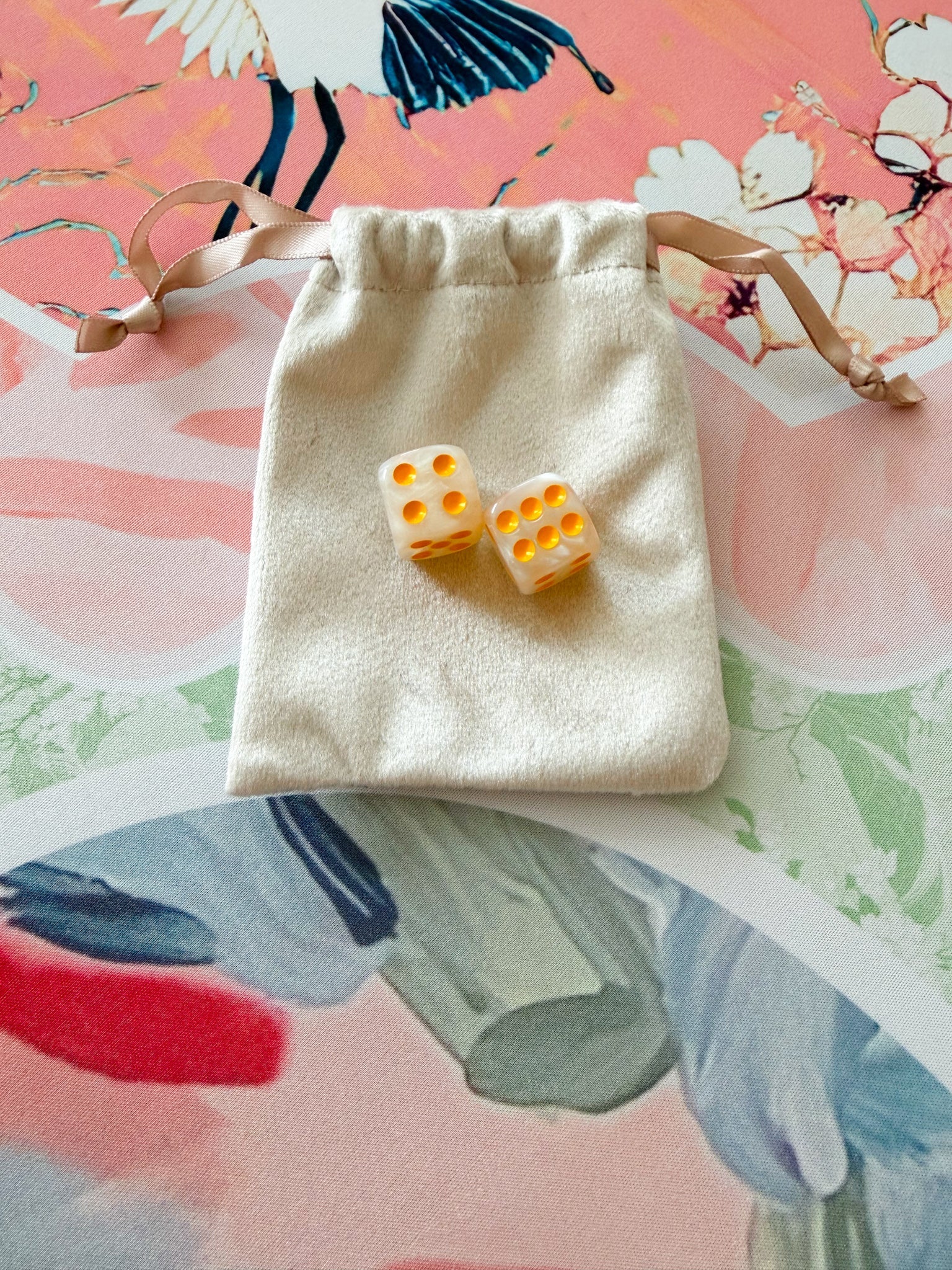 Empress Pearlescent Mahjong Dice - The Pink Pineapple 850