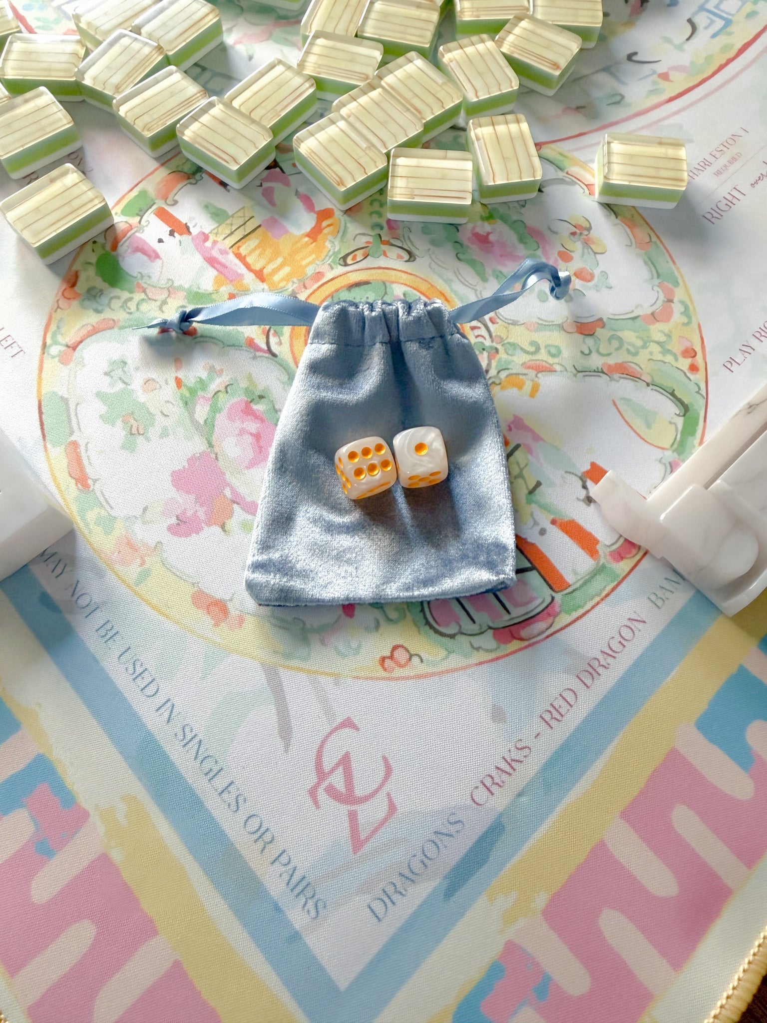 Empress Pearlescent Mahjong Dice - The Pink Pineapple 850