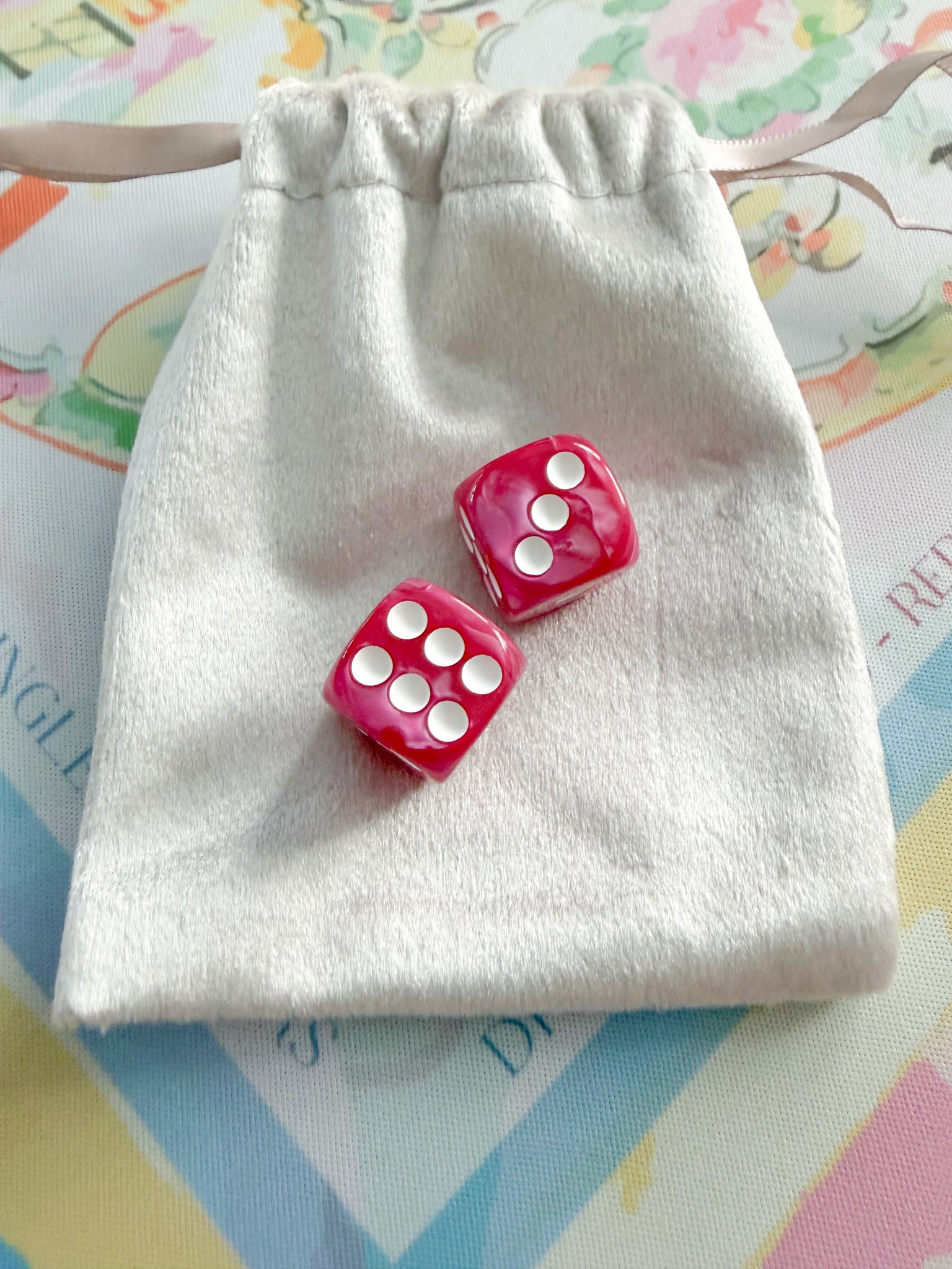 Empress Pink Mahjong Dice - The Pink Pineapple 850