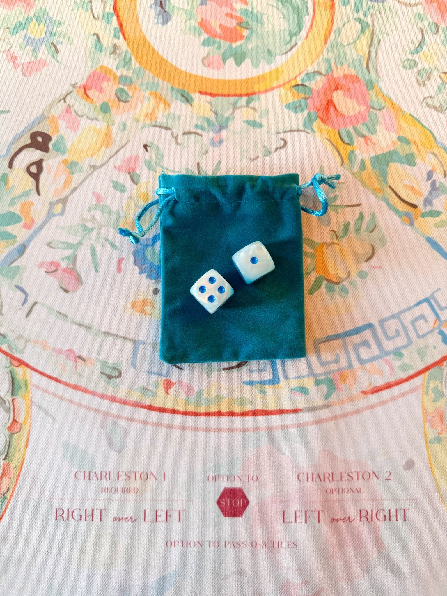 Empress Tide Mahjong Dice - The Pink Pineapple 850