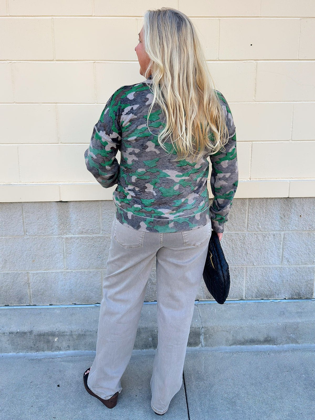 Field Day Camo Sweatshirt - The Pink Pineapple 850