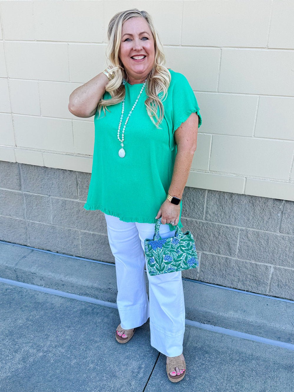 {FINAL SALE} Promising Smile Round Neck Linen Top in Kelly Green - The Pink Pineapple 850