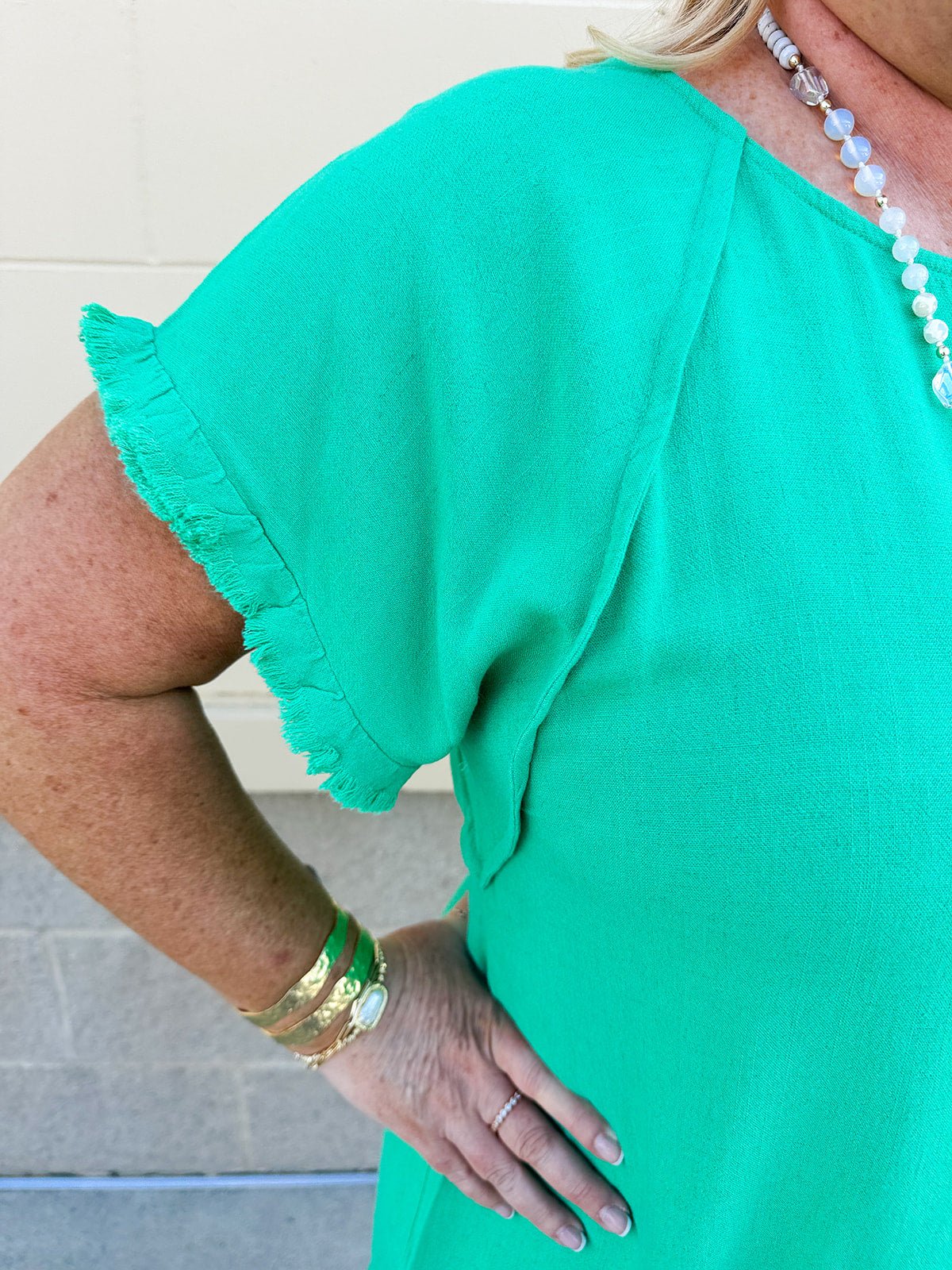{FINAL SALE} Promising Smile Round Neck Linen Top in Kelly Green - The Pink Pineapple 850