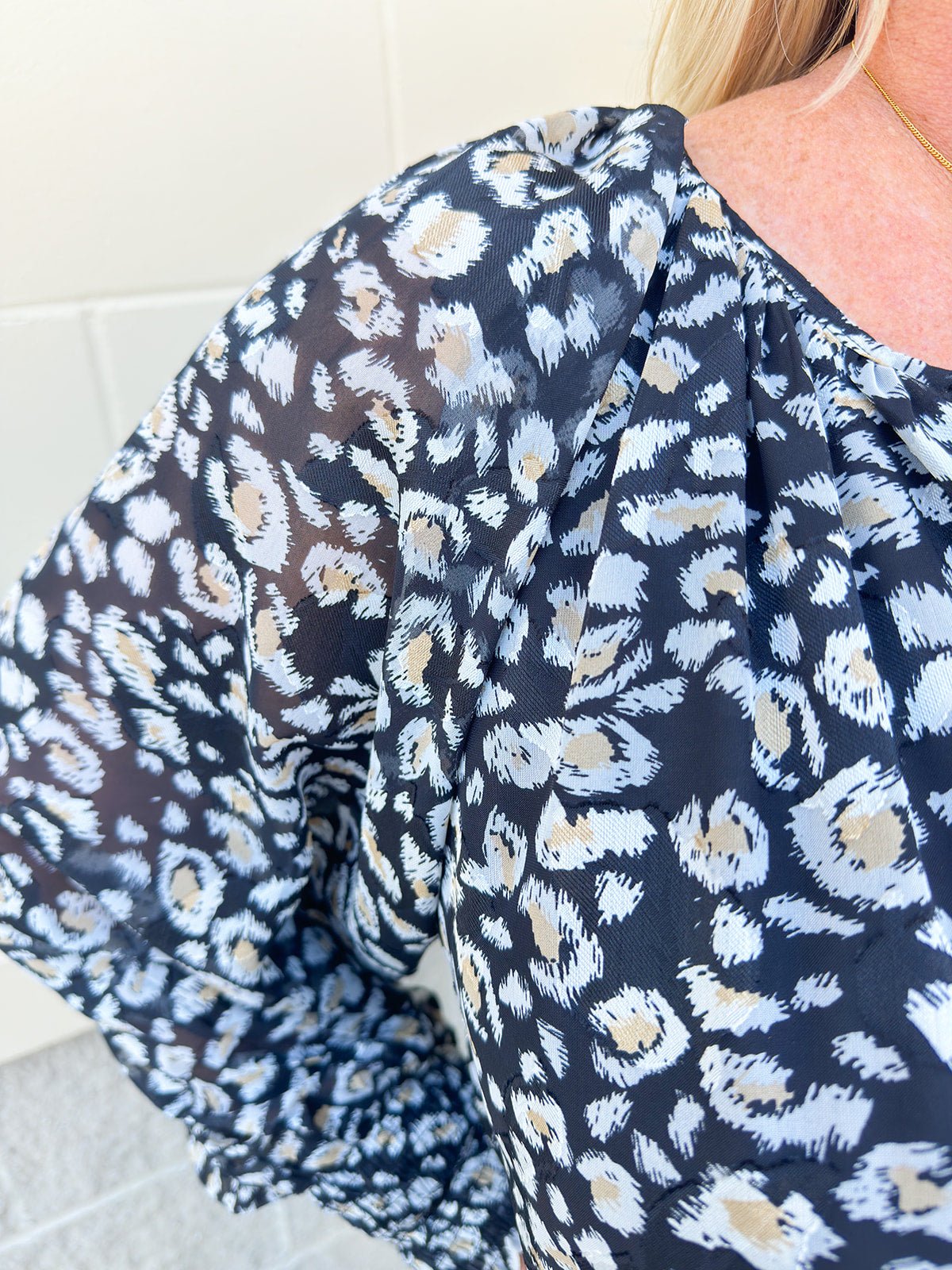 [FINAL SALE] Tea Garden Leopard Long Sleeve Blouse - The Pink Pineapple 850