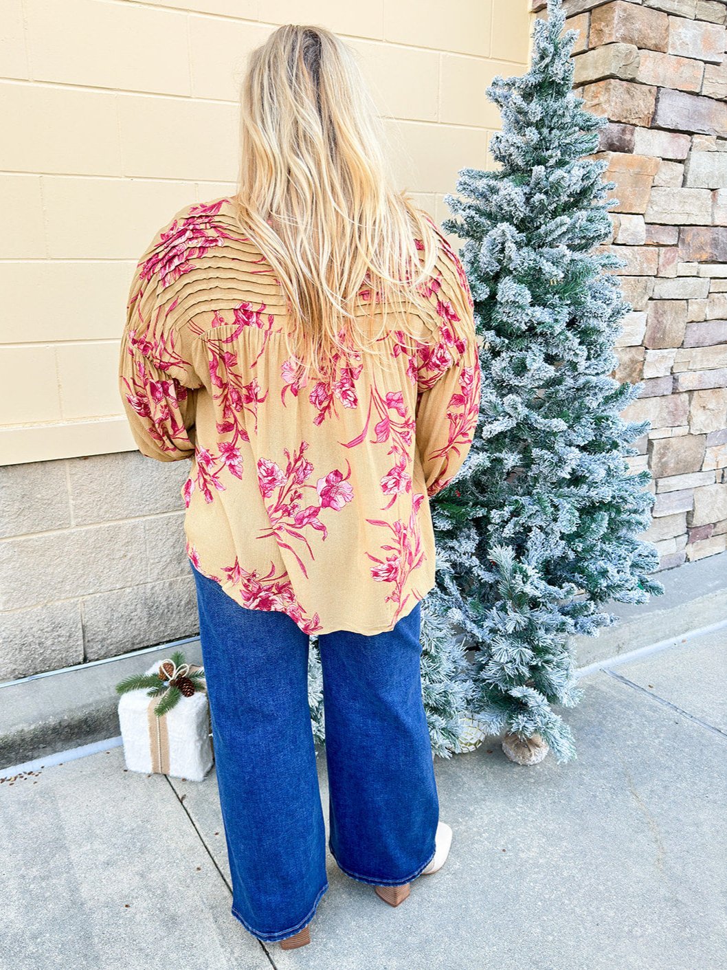 {FINAL SALE} Weekend Living Floral Gauze Top - The Pink Pineapple 850