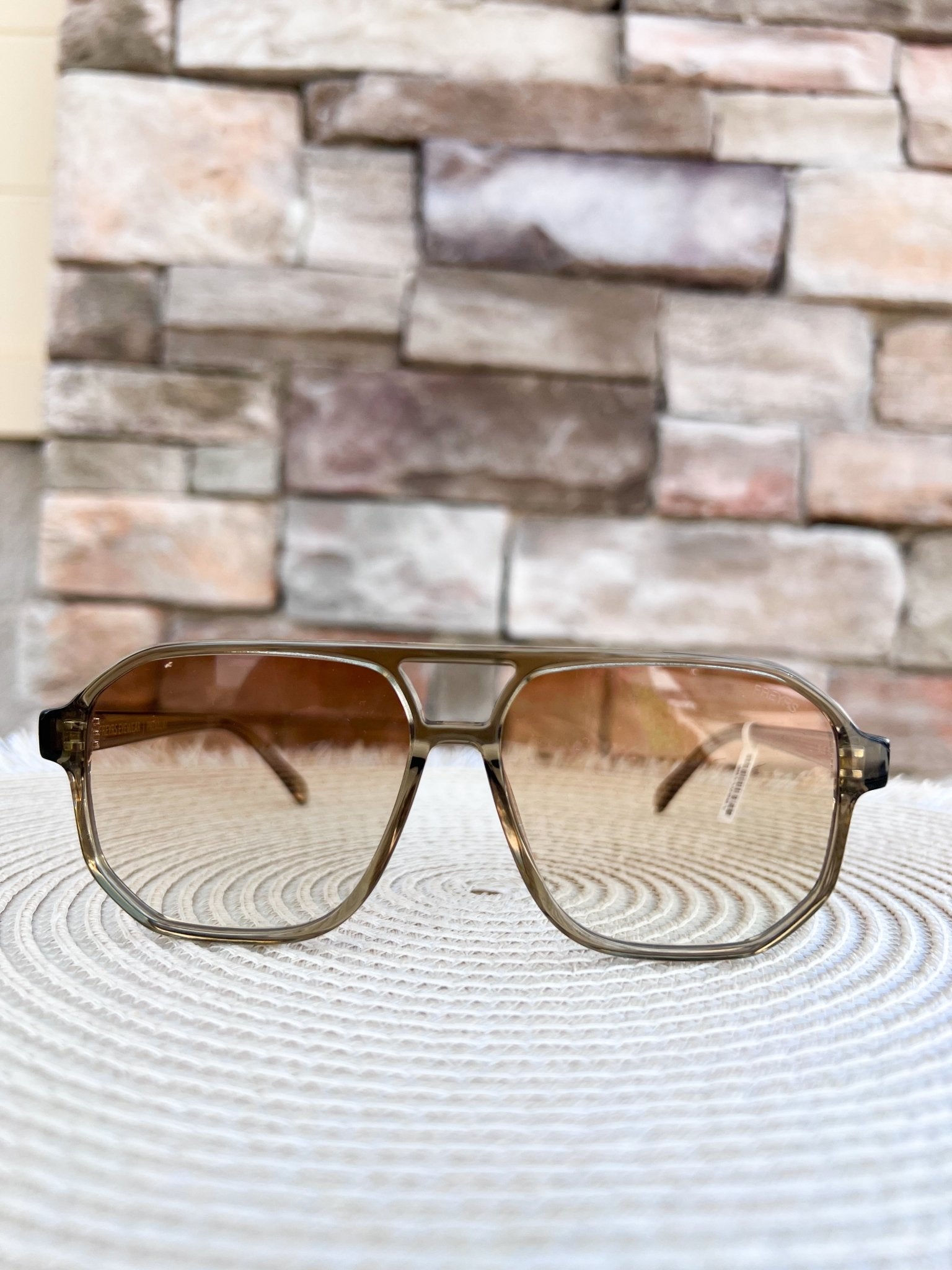 [Freyrs] Billie Unisex Aviator Sunglasses in Olive - The Pink Pineapple 850