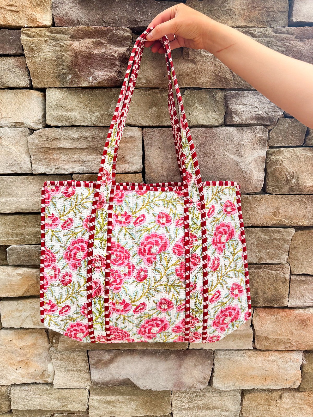 Garden Getaway Quilted Tote - The Pink Pineapple 850