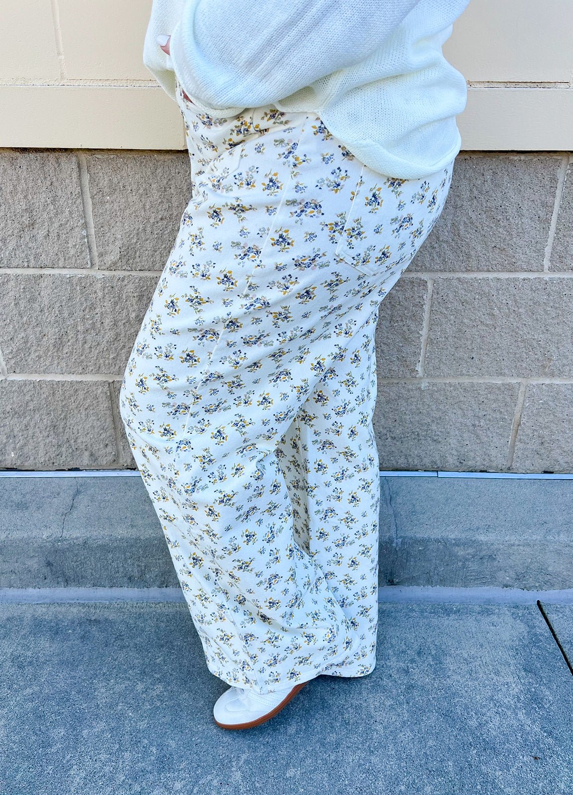 Garden Stroll Ditsy Floral Wide - Leg Jeans - The Pink Pineapple 850