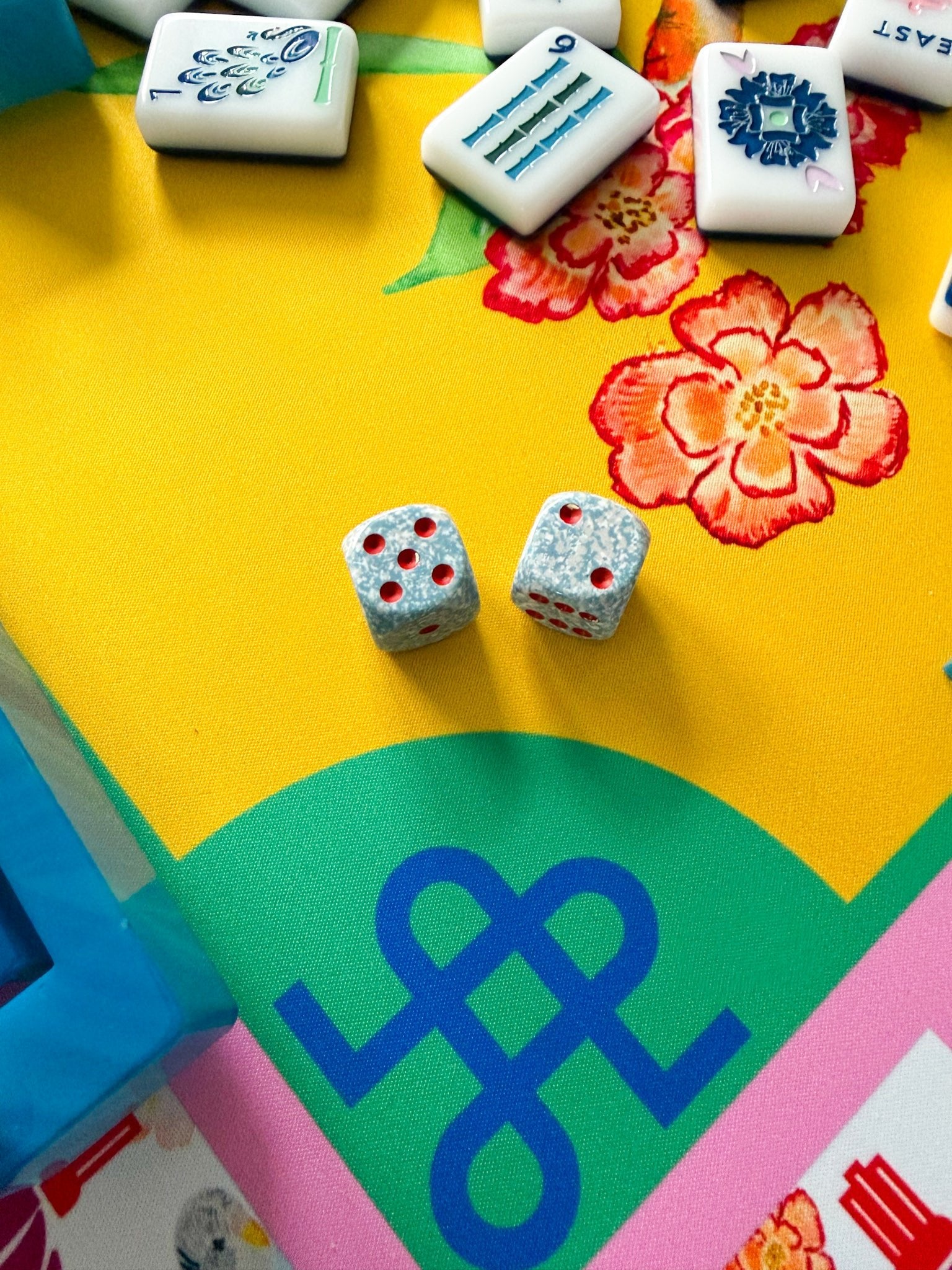 Gilded Americana Mahjong Dice - The Pink Pineapple 850