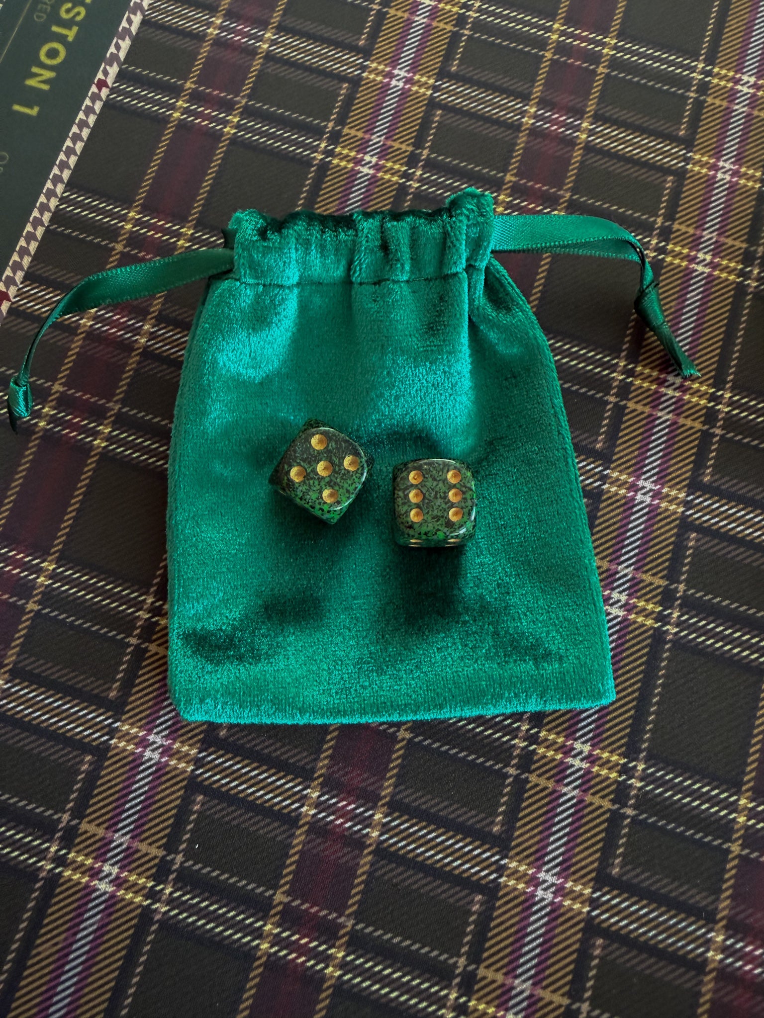 Gilded Grove Mahjong Dice - The Pink Pineapple 850