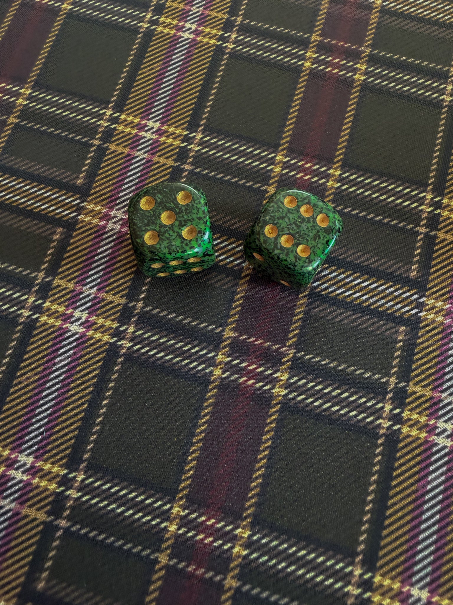 Gilded Grove Mahjong Dice - The Pink Pineapple 850