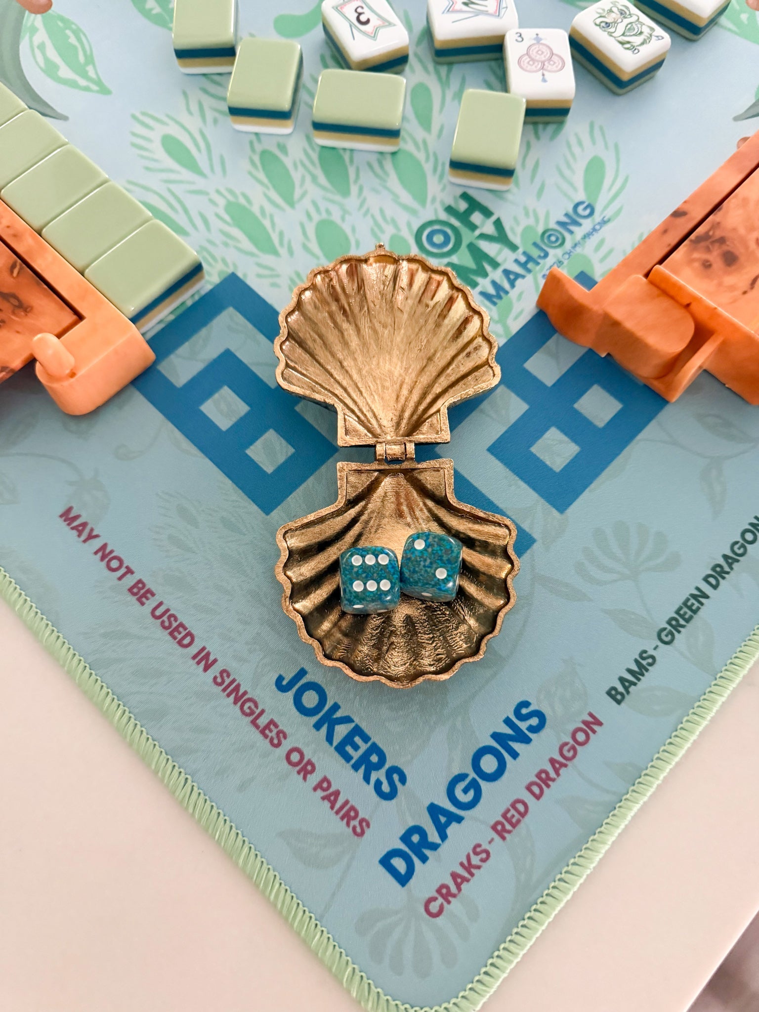 Gilded Lagoon Mahjong Dice - The Pink Pineapple 850