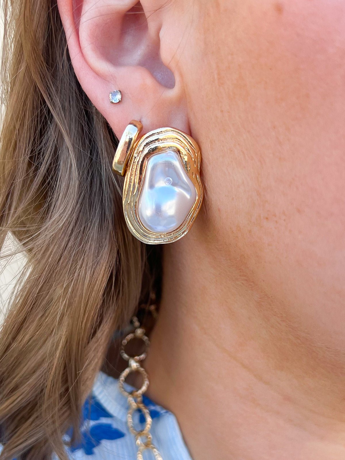 Halo Pearl Outline Post Earrings - The Pink Pineapple 850