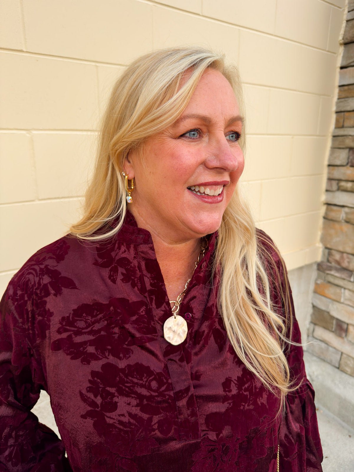 Hammered Halo Toggle Necklace - The Pink Pineapple 850