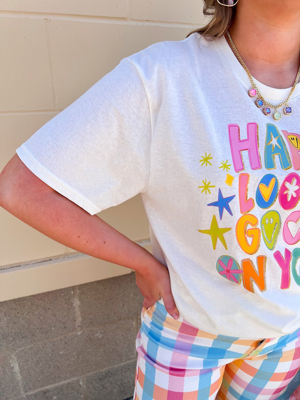 Happy Looks Good On You Graphic Tee - The Pink Pineapple 850
