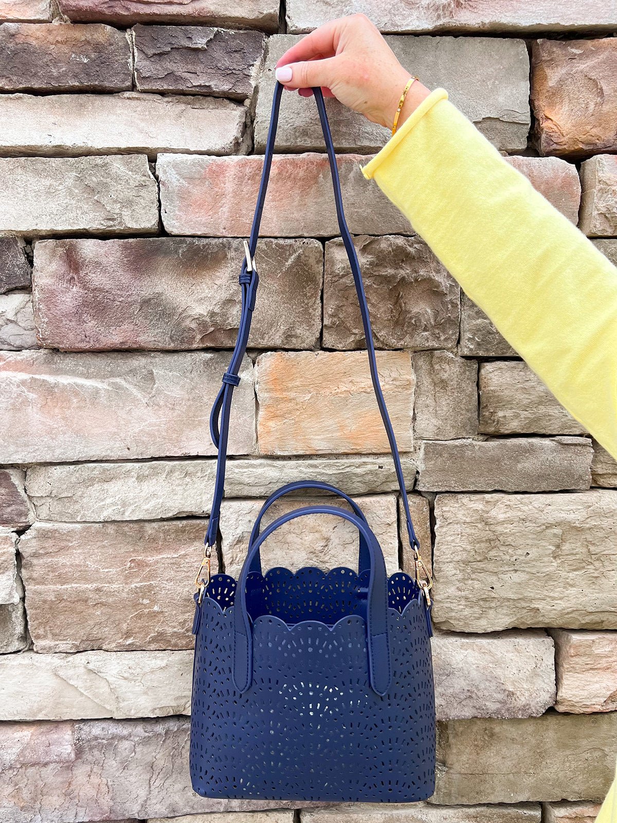 Harbor Noir Scallop Crossbody - The Pink Pineapple 850
