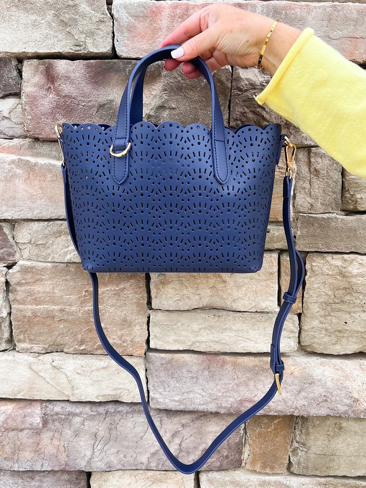 Harbor Noir Scallop Crossbody - The Pink Pineapple 850