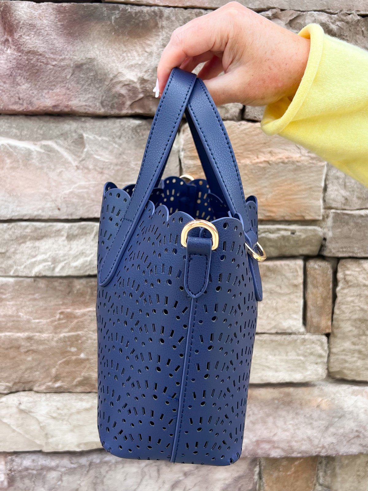Harbor Noir Scallop Crossbody - The Pink Pineapple 850
