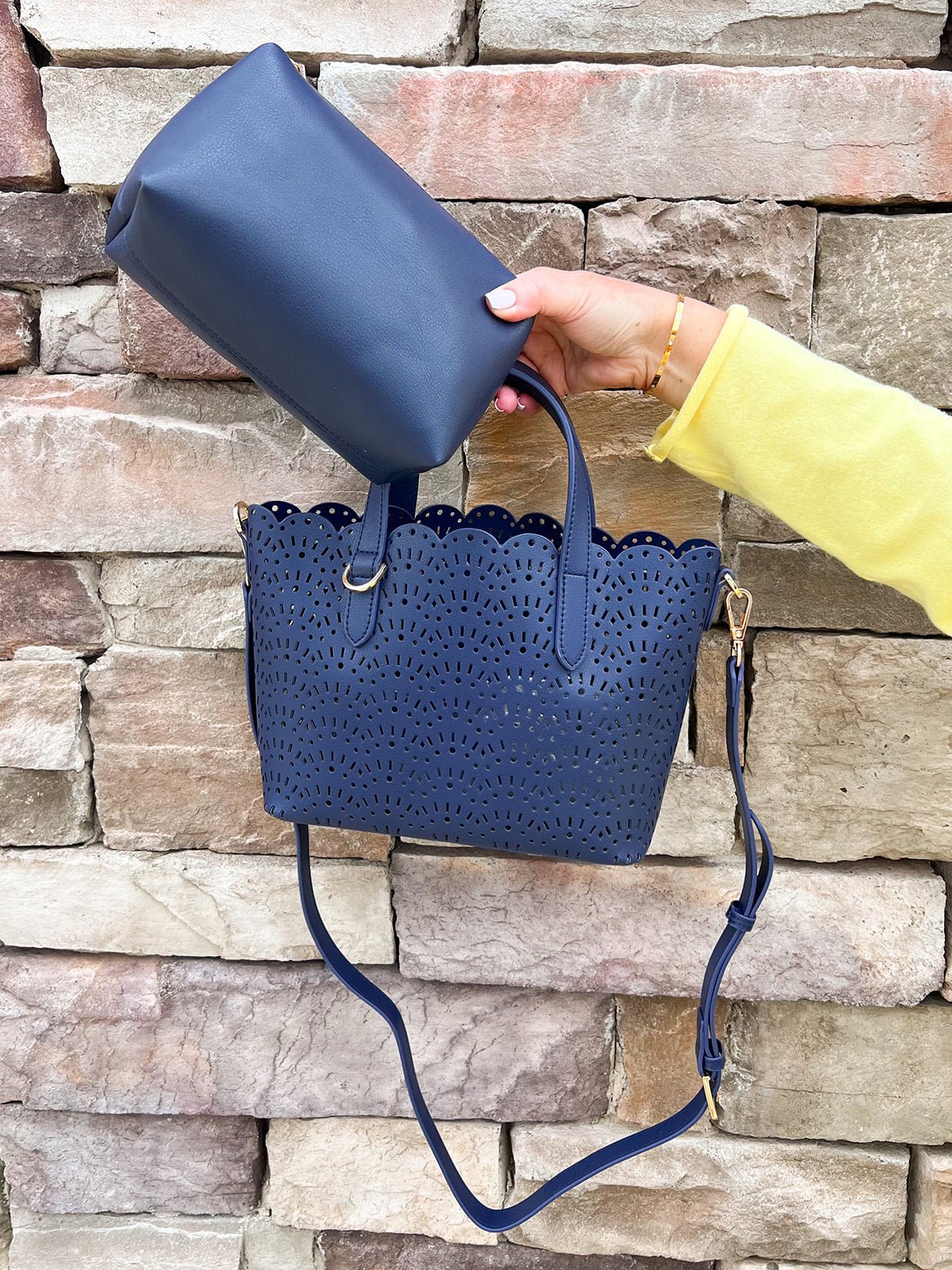Harbor Noir Scallop Crossbody - The Pink Pineapple 850