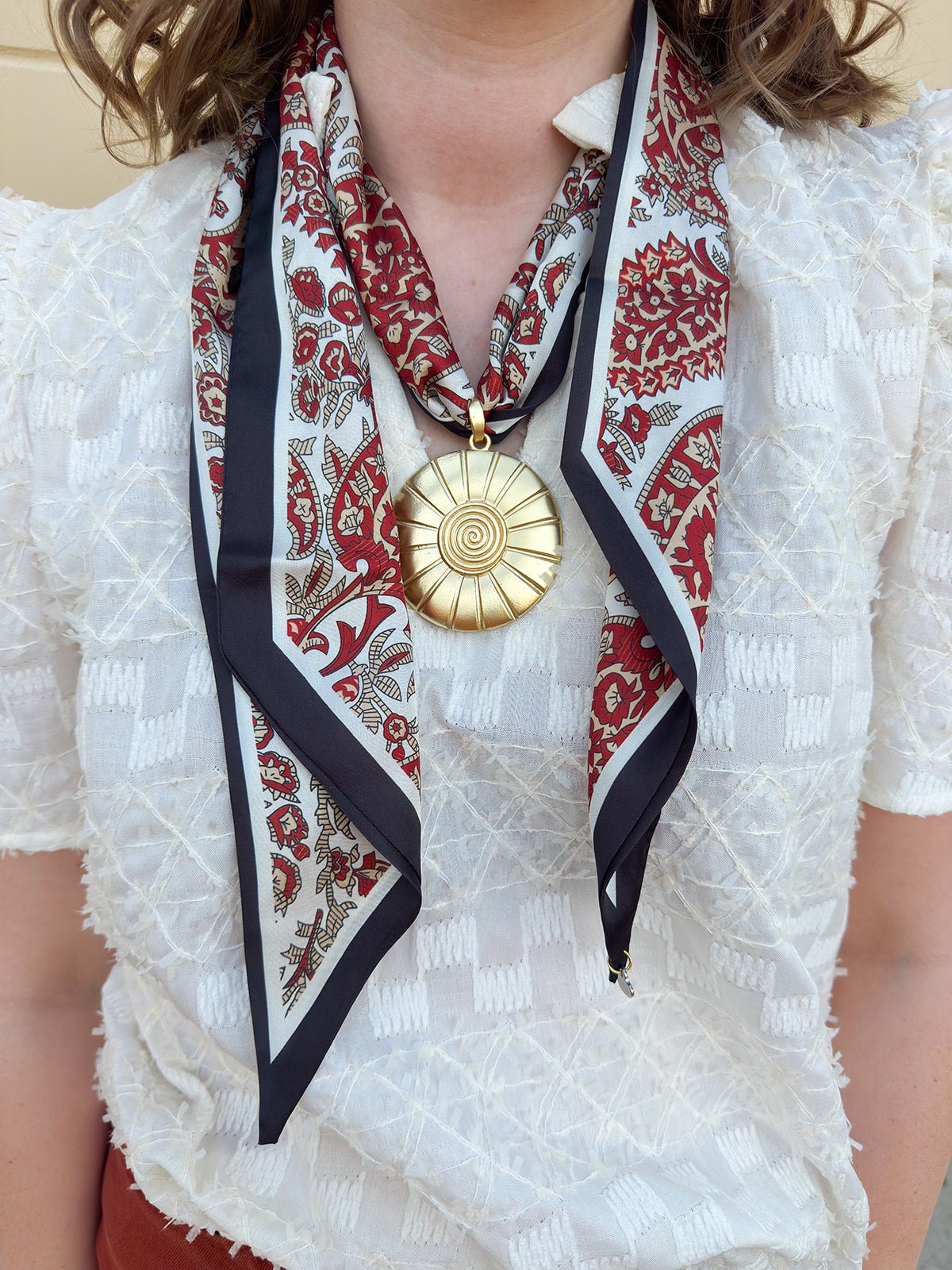 [Hart Designs] Aurora Medallion Scarf Necklace - The Pink Pineapple 850