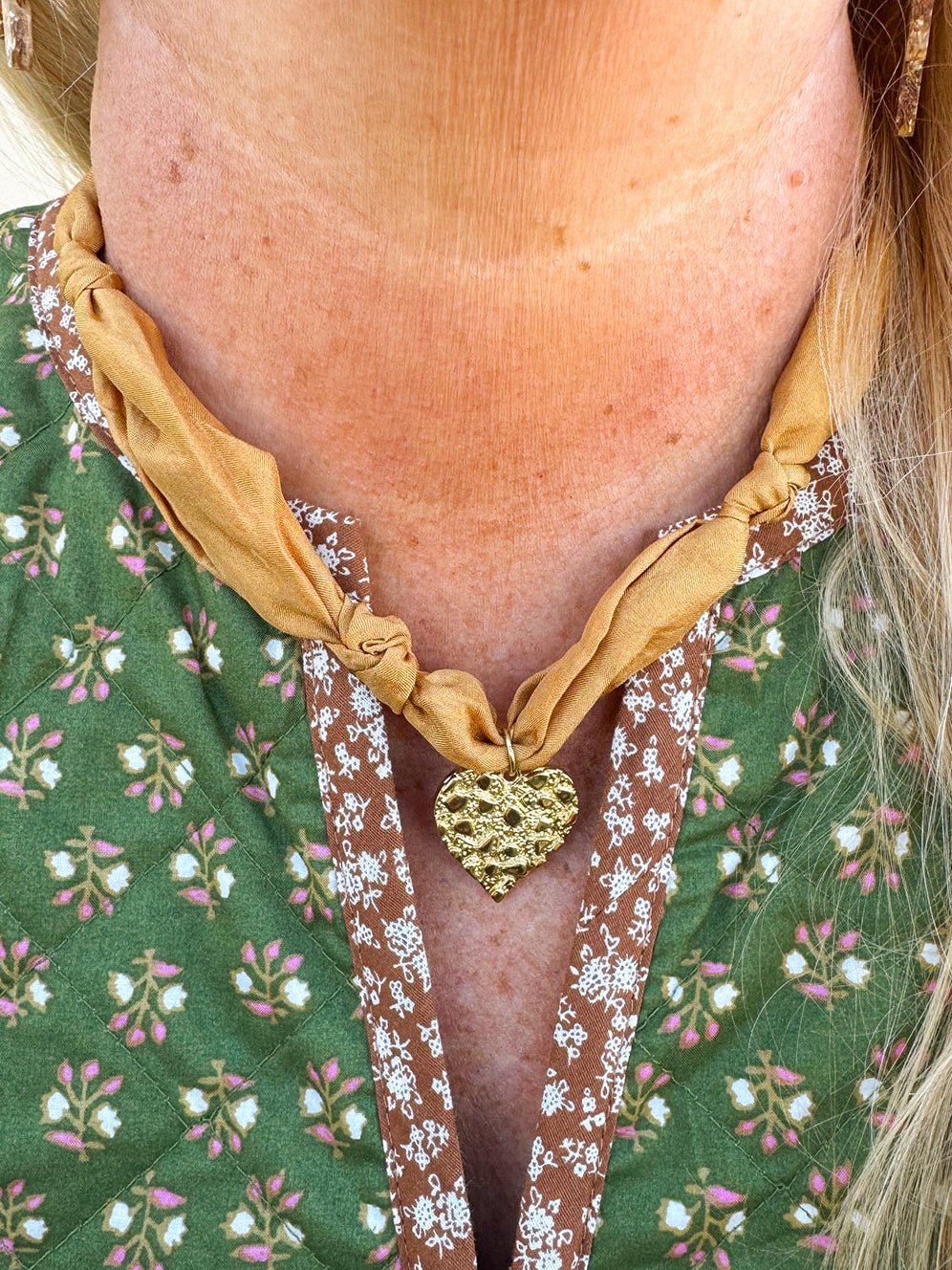 [Hart Designs] Golden Heart Scarf Necklace - The Pink Pineapple 850