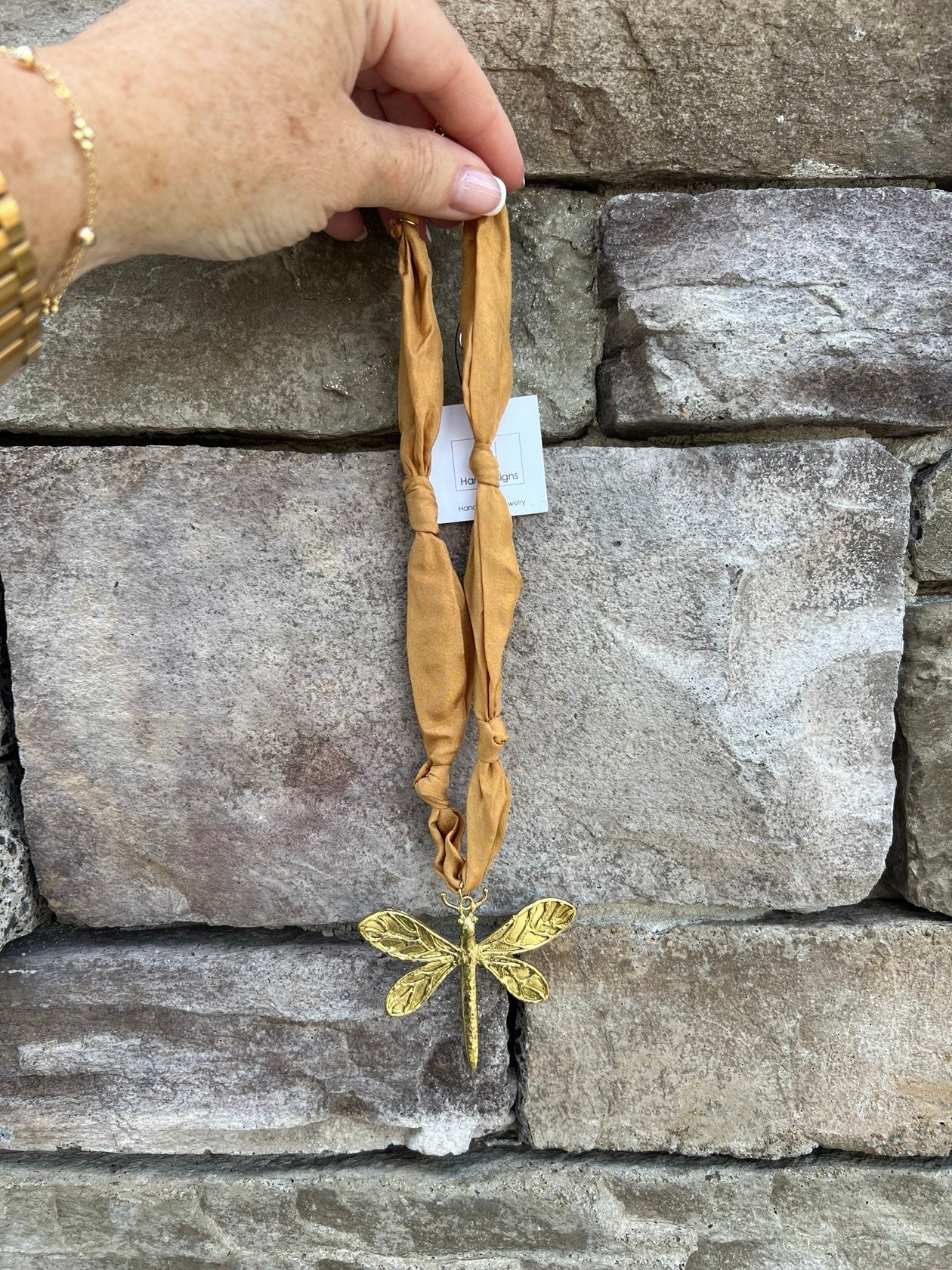 [Hart Designs] The Golden Wing Scarf Necklace - The Pink Pineapple 850