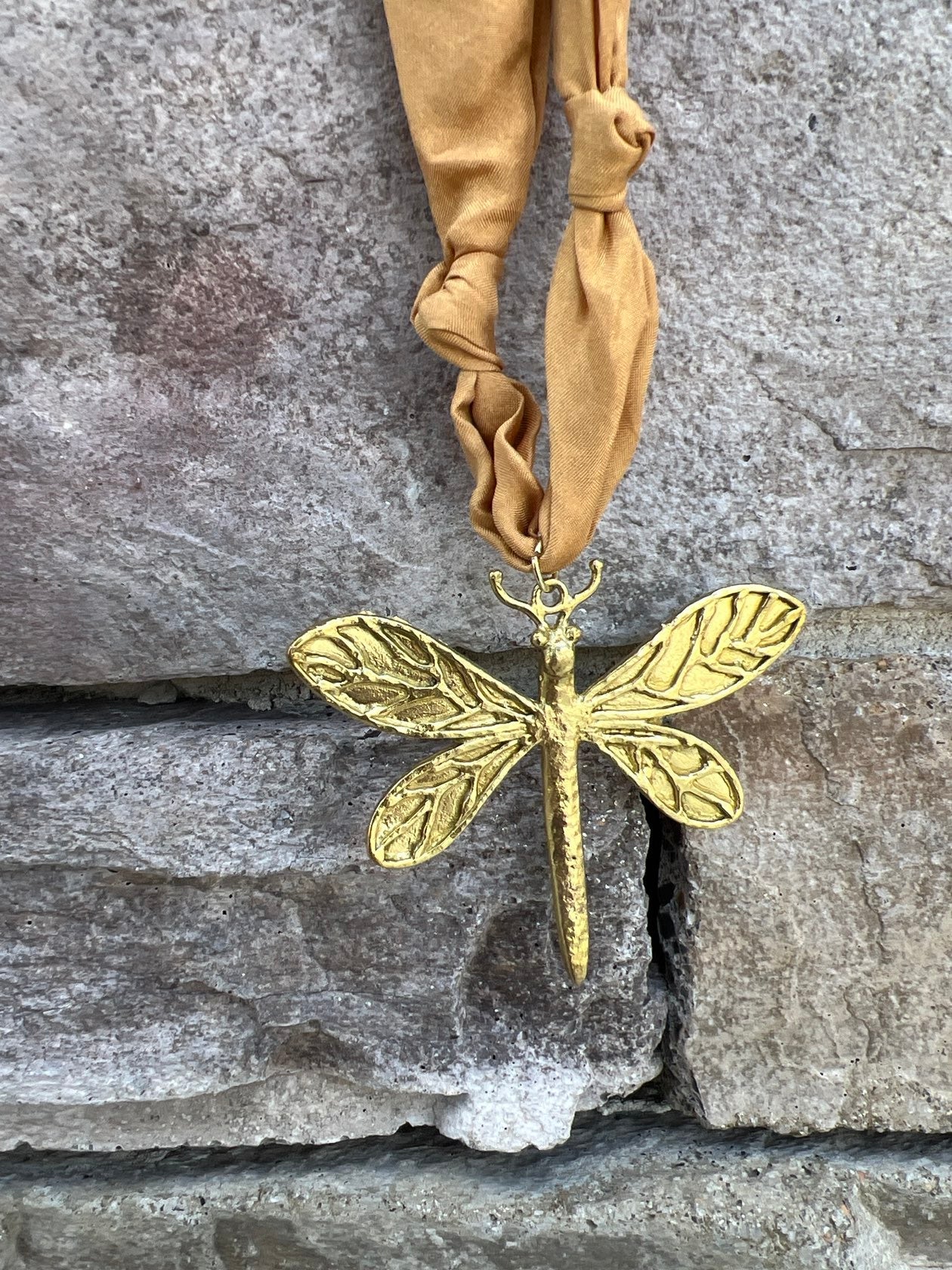 [Hart Designs] The Golden Wing Scarf Necklace - The Pink Pineapple 850