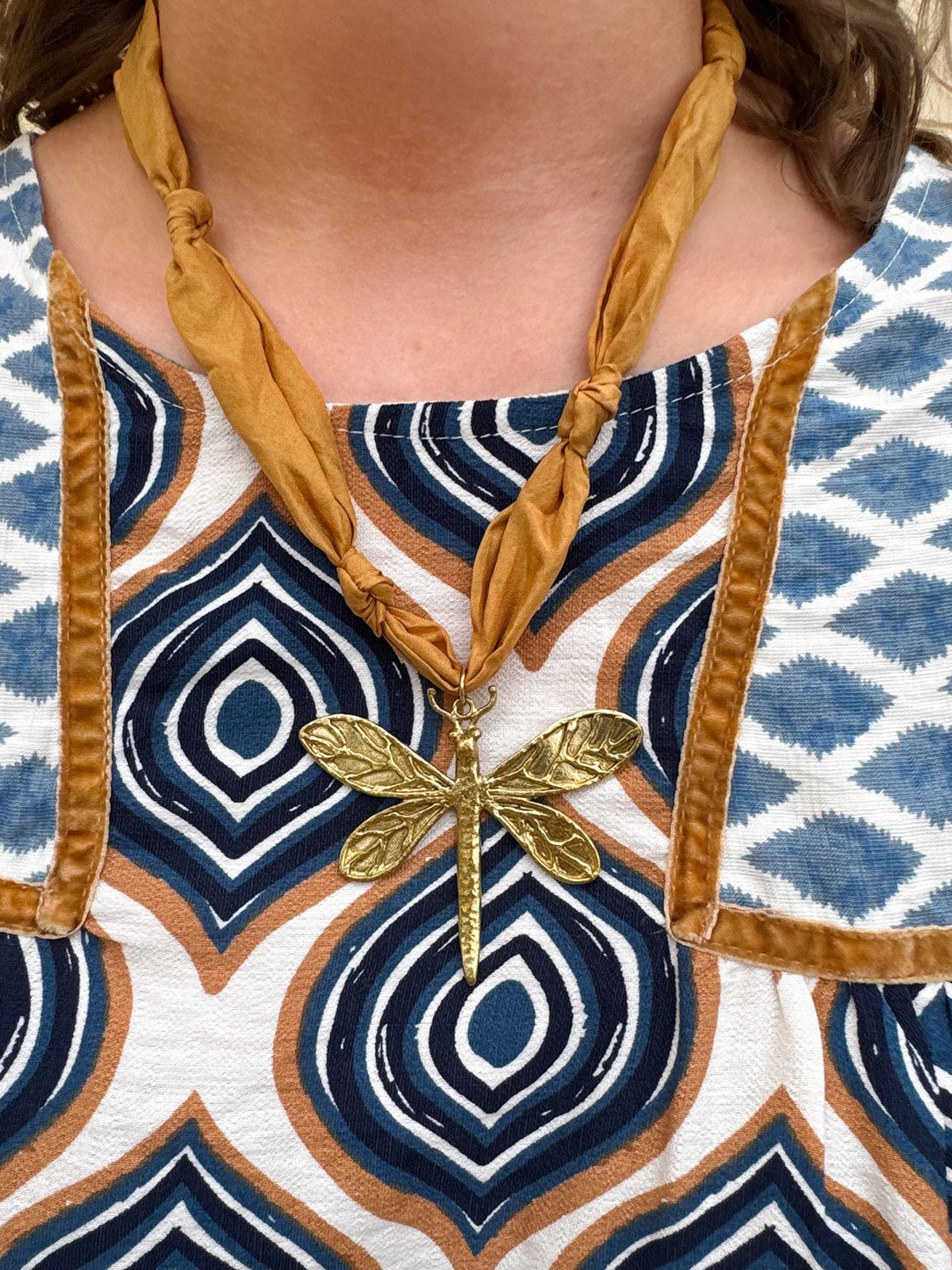 [Hart Designs] The Golden Wing Scarf Necklace - The Pink Pineapple 850