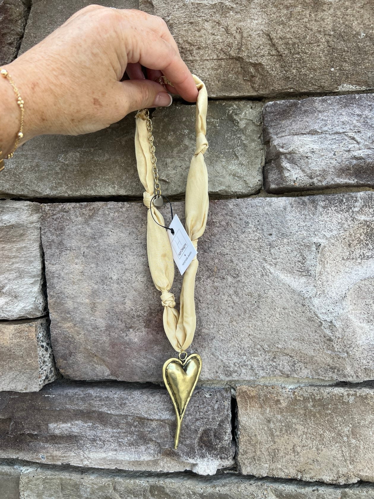 [Hart Designs] The Grace & Glow Scarf Necklace - The Pink Pineapple 850