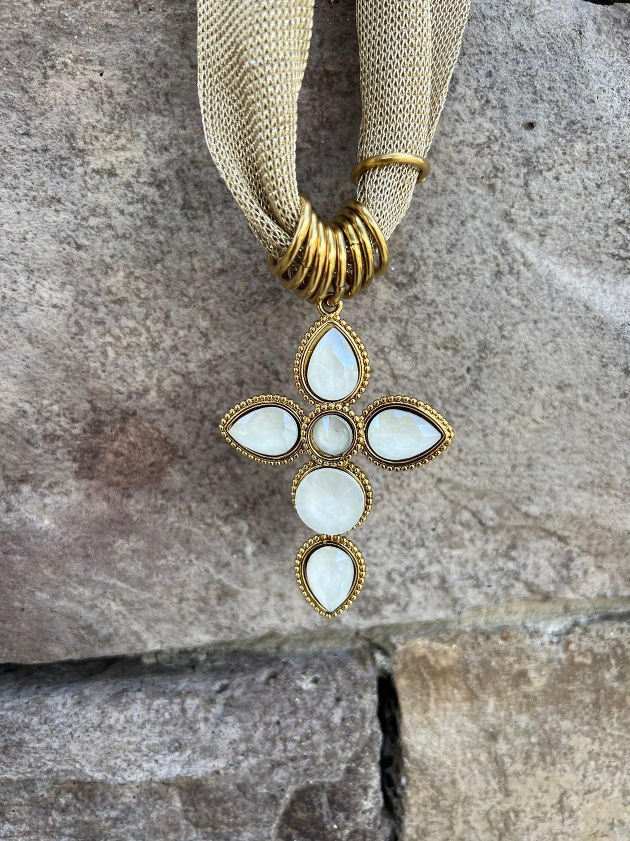 [Hart Designs] The Pure Grace Scarf Necklace - The Pink Pineapple 850