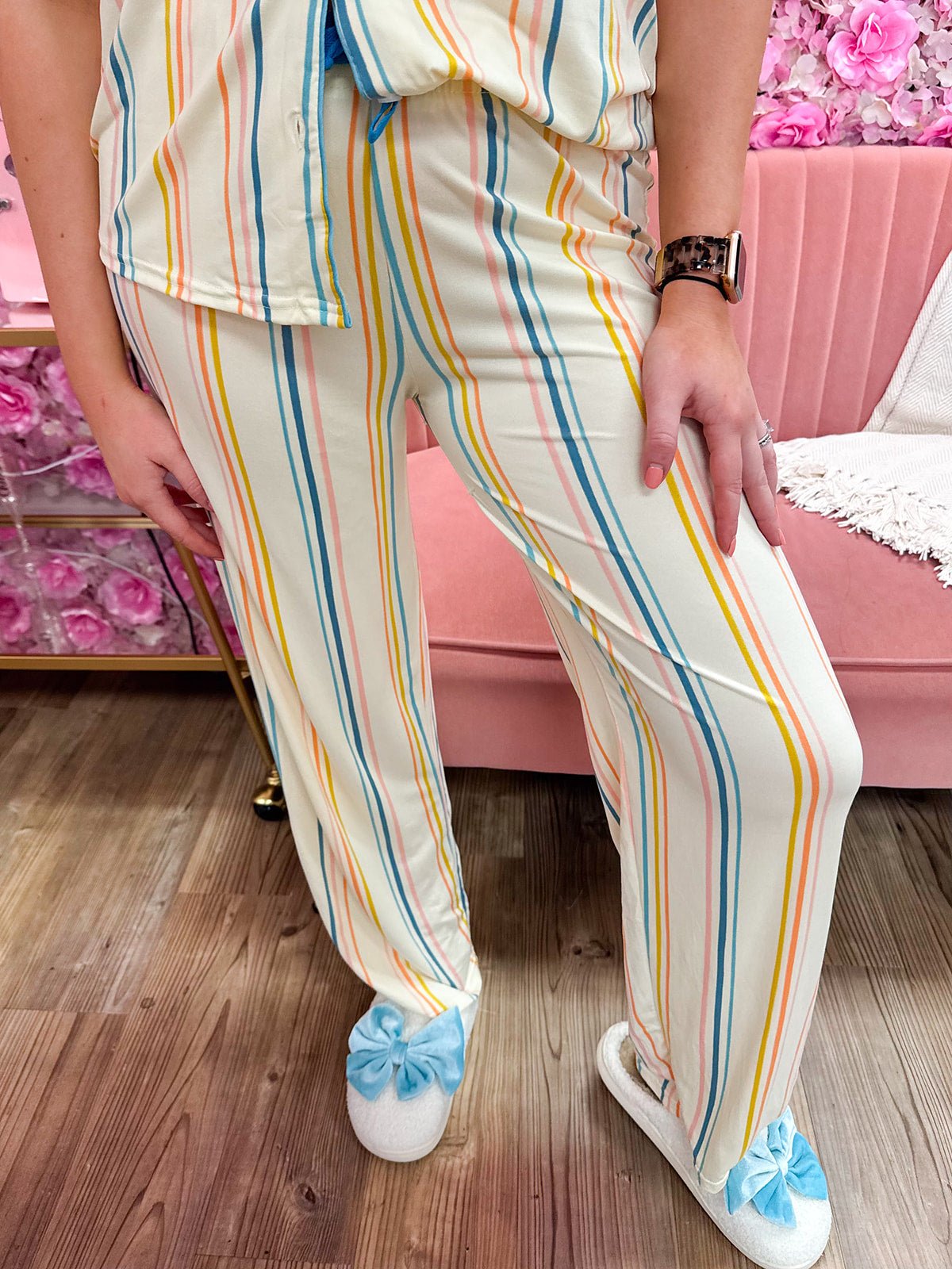 Women’s ultra-soft lounge pants with relaxed fit and piping detail.