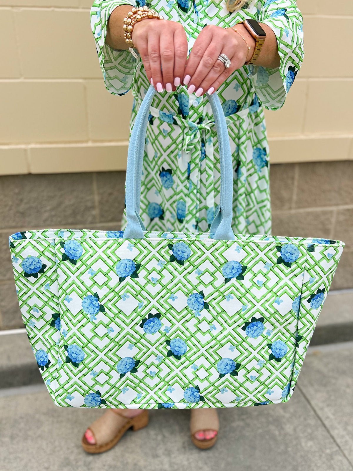 Hydrangea Escape Floral Tote Bag - The Pink Pineapple 850