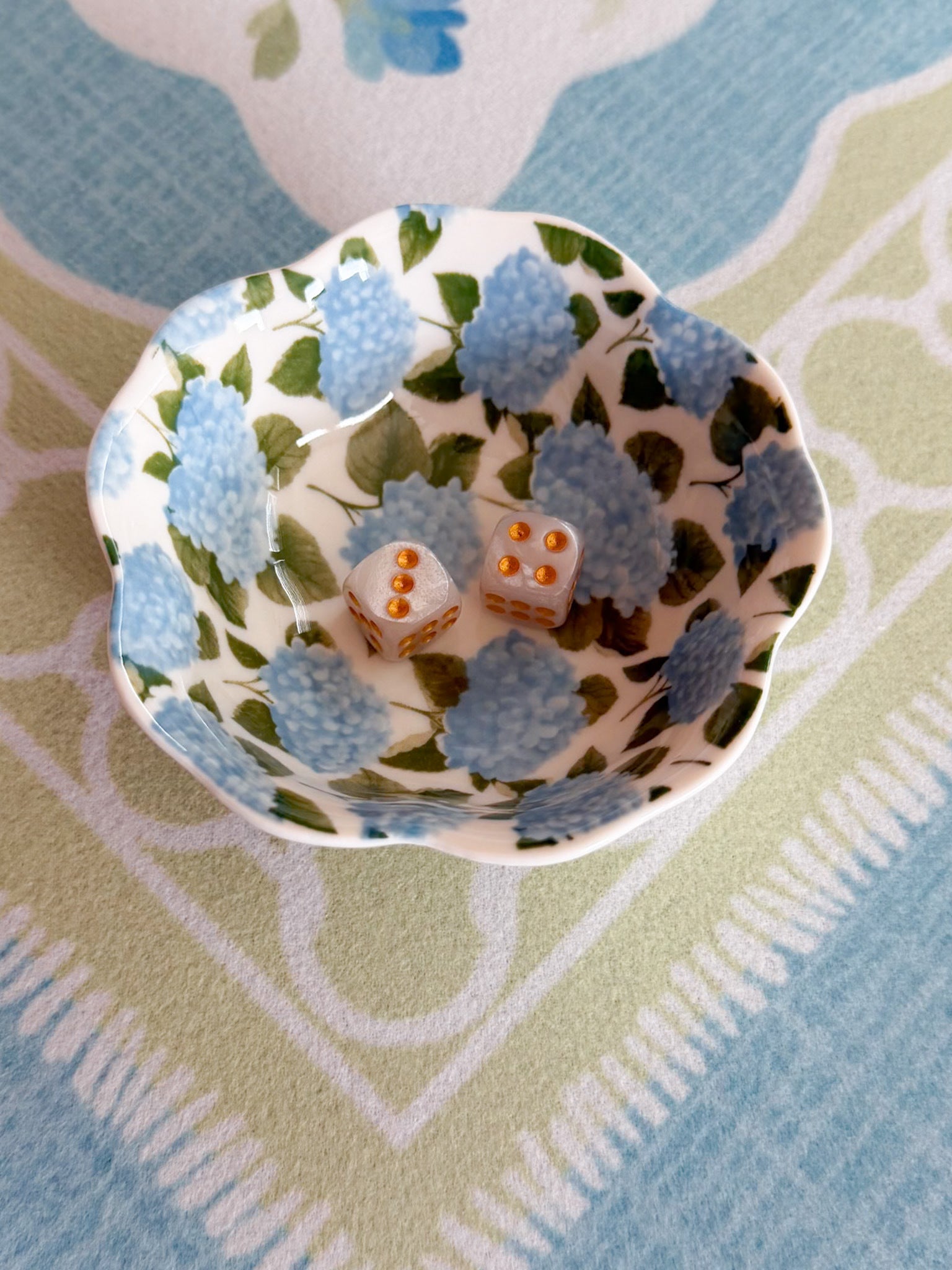 Hydrangea Hideaway Mahjong Dice Dish - The Pink Pineapple 850