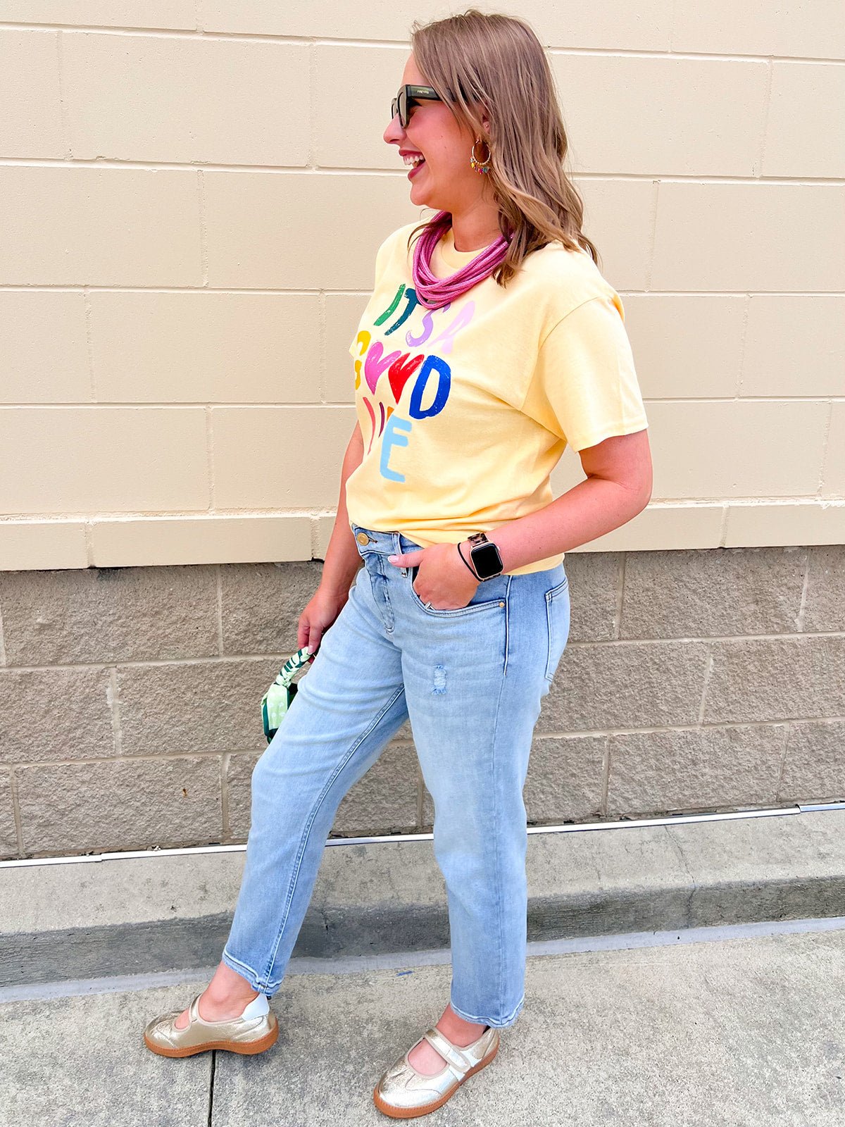 It’s A Good Life Graphic Tee - The Pink Pineapple 850