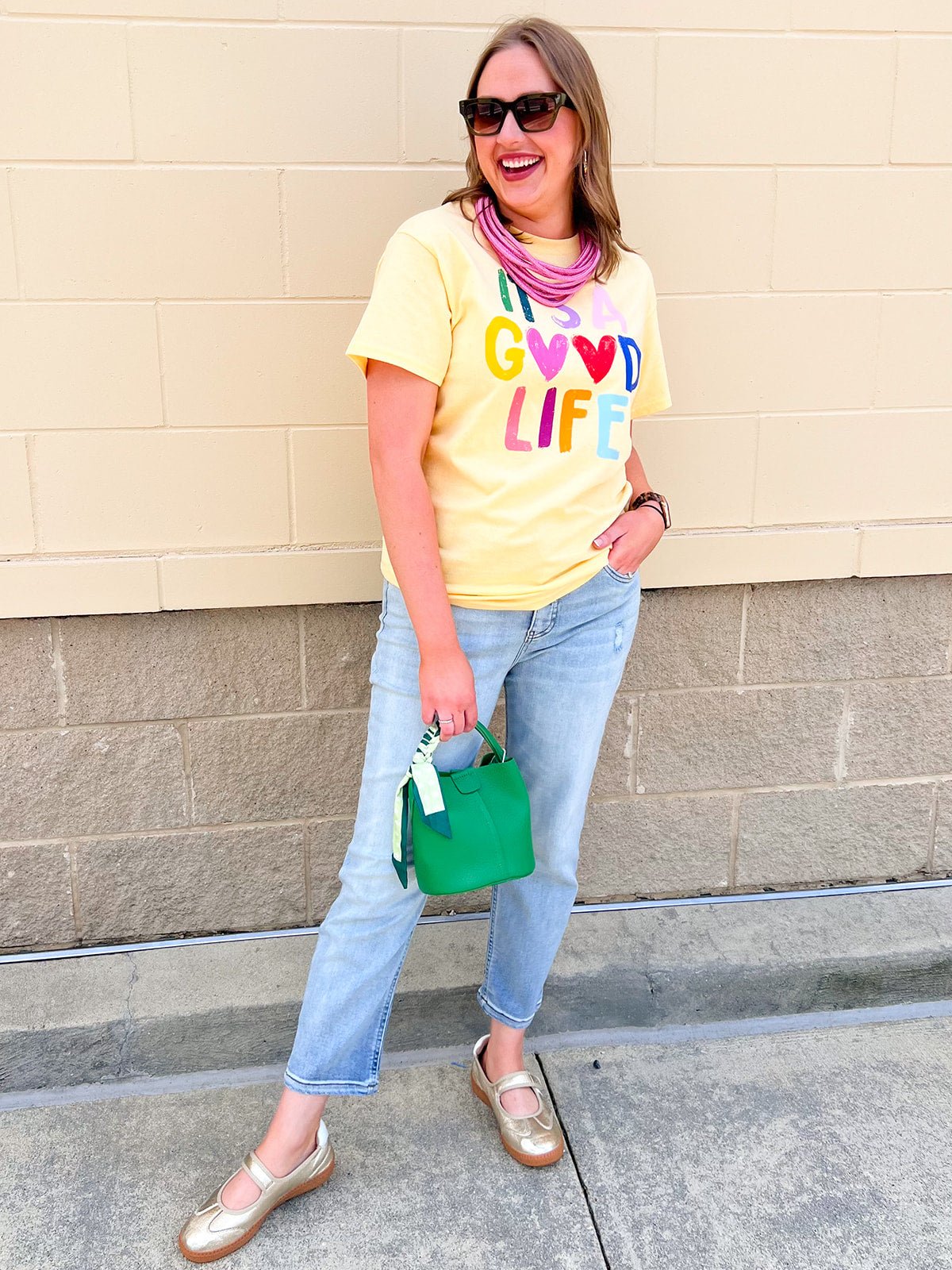 It’s A Good Life Graphic Tee - The Pink Pineapple 850