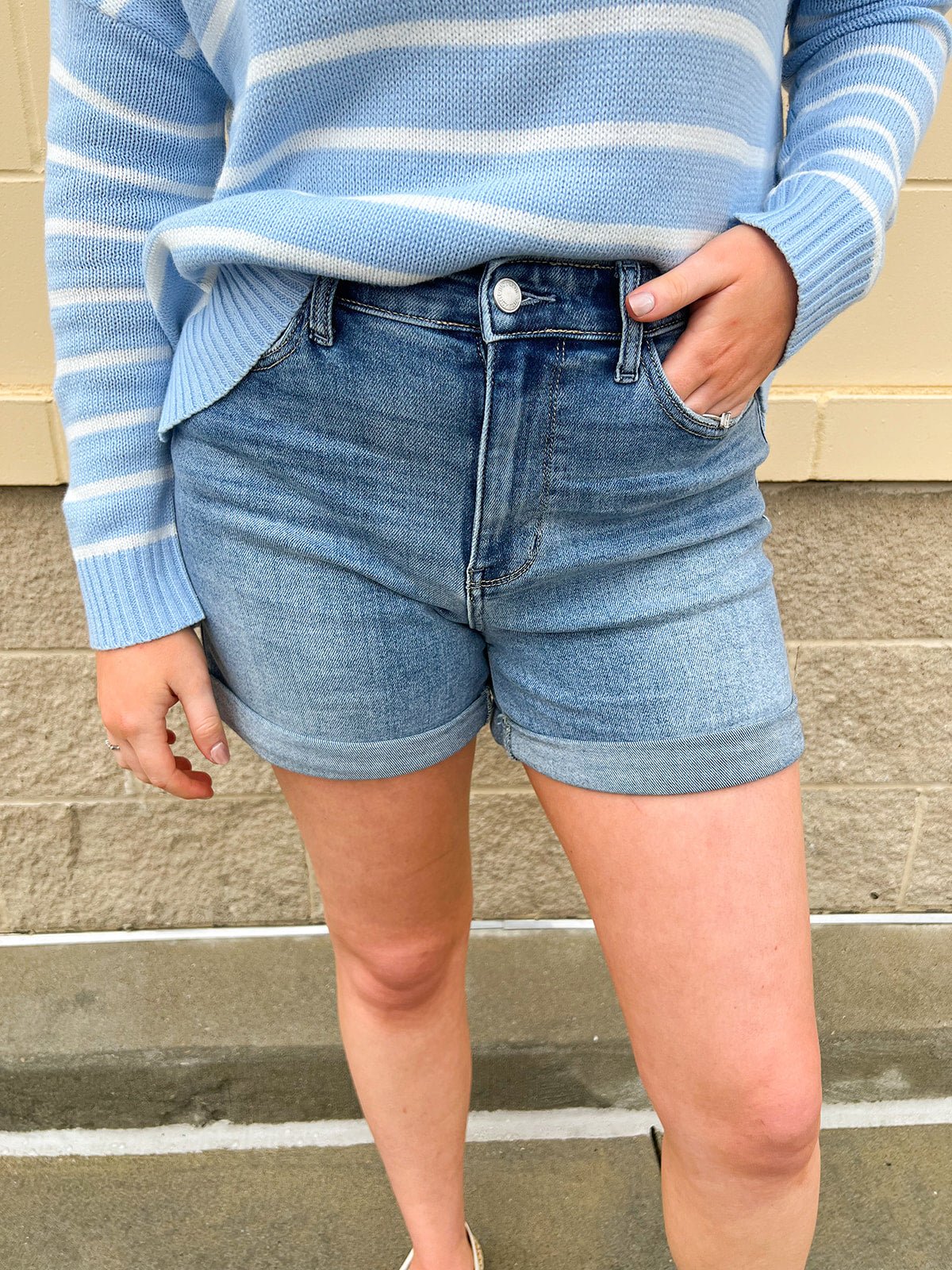 [Judy Blue] Easy Confidence High Rise Shorts - The Pink Pineapple 850