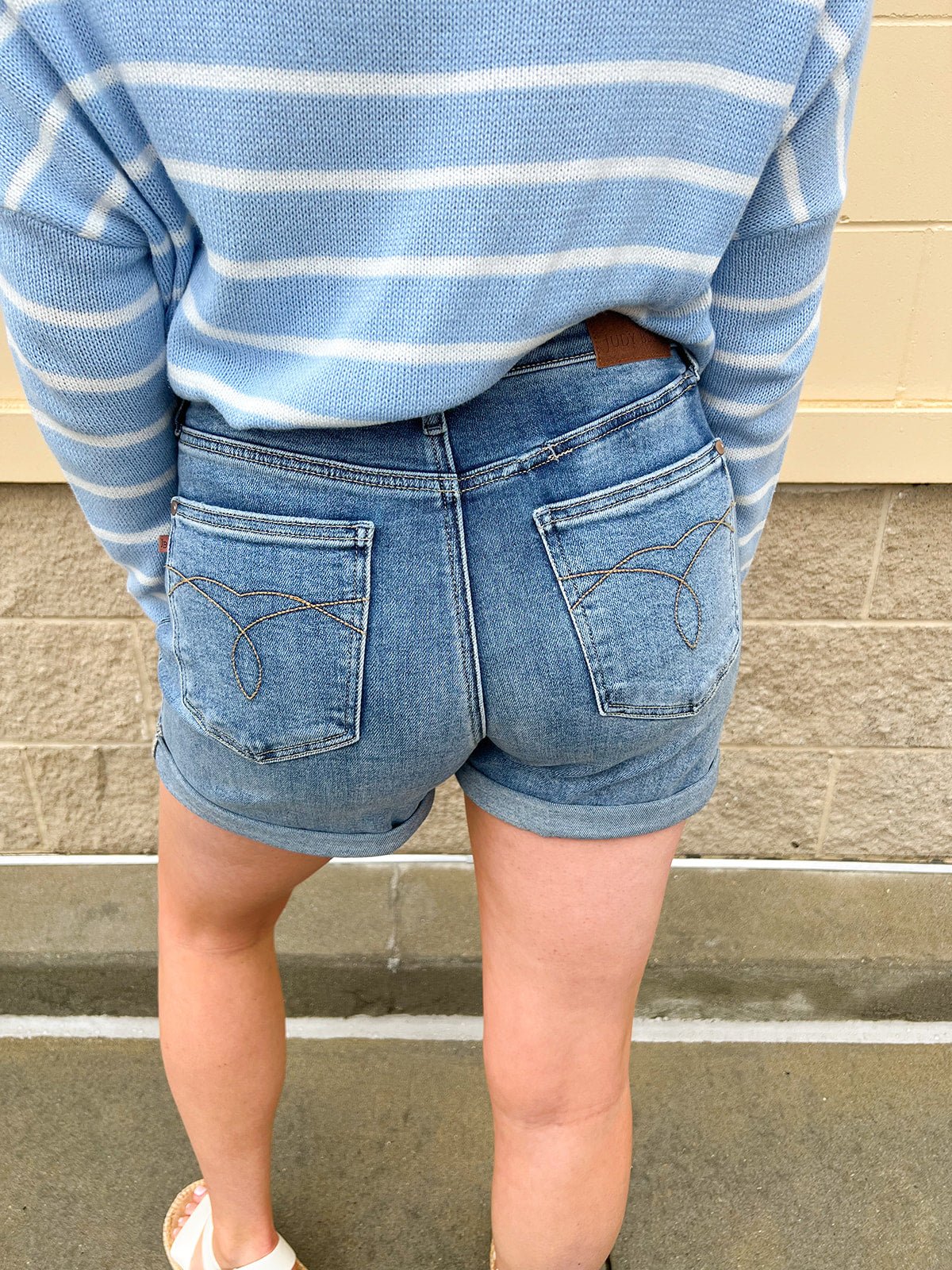 [Judy Blue] Easy Confidence High Rise Shorts - The Pink Pineapple 850